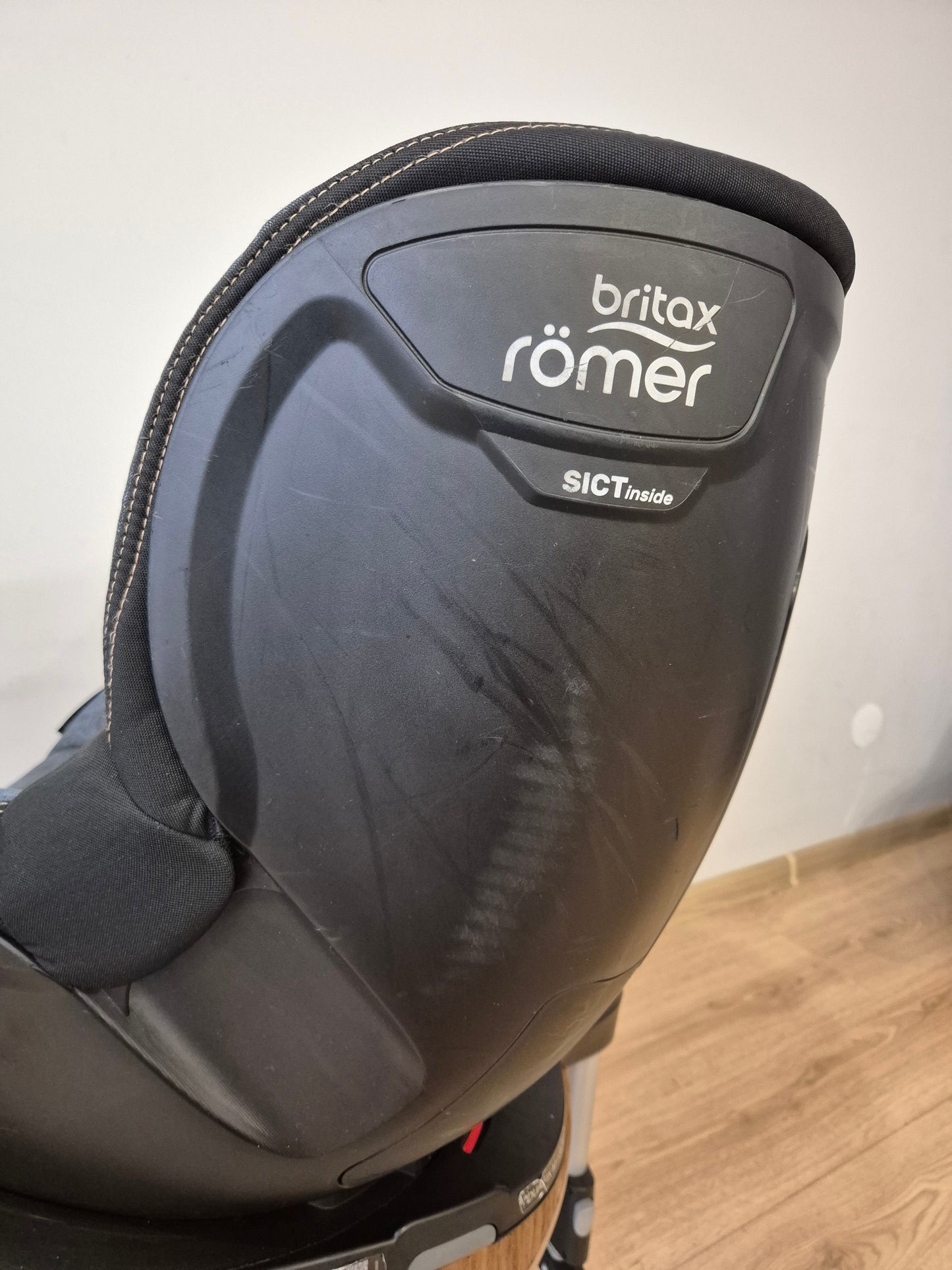 Britax Romer DualFix M i-Size 0-18kg.