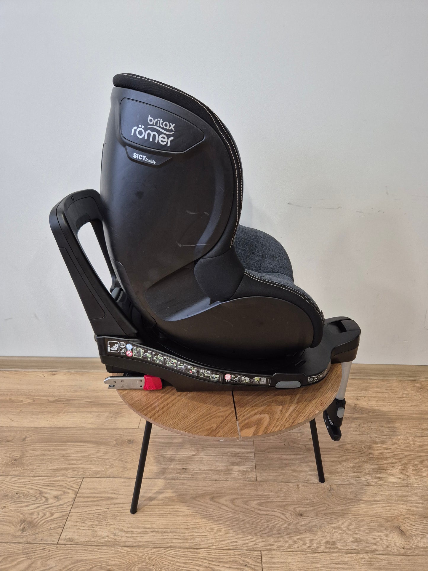 Britax Romer DualFix M i-Size 0-18kg.