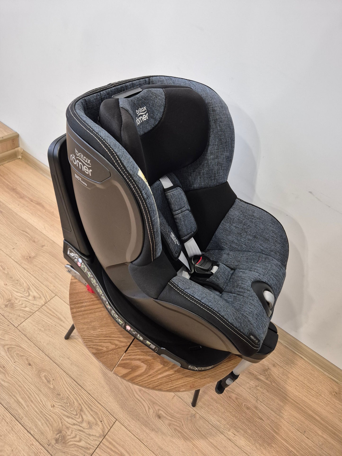 Britax Romer DualFix M i-Size 0-18kg.