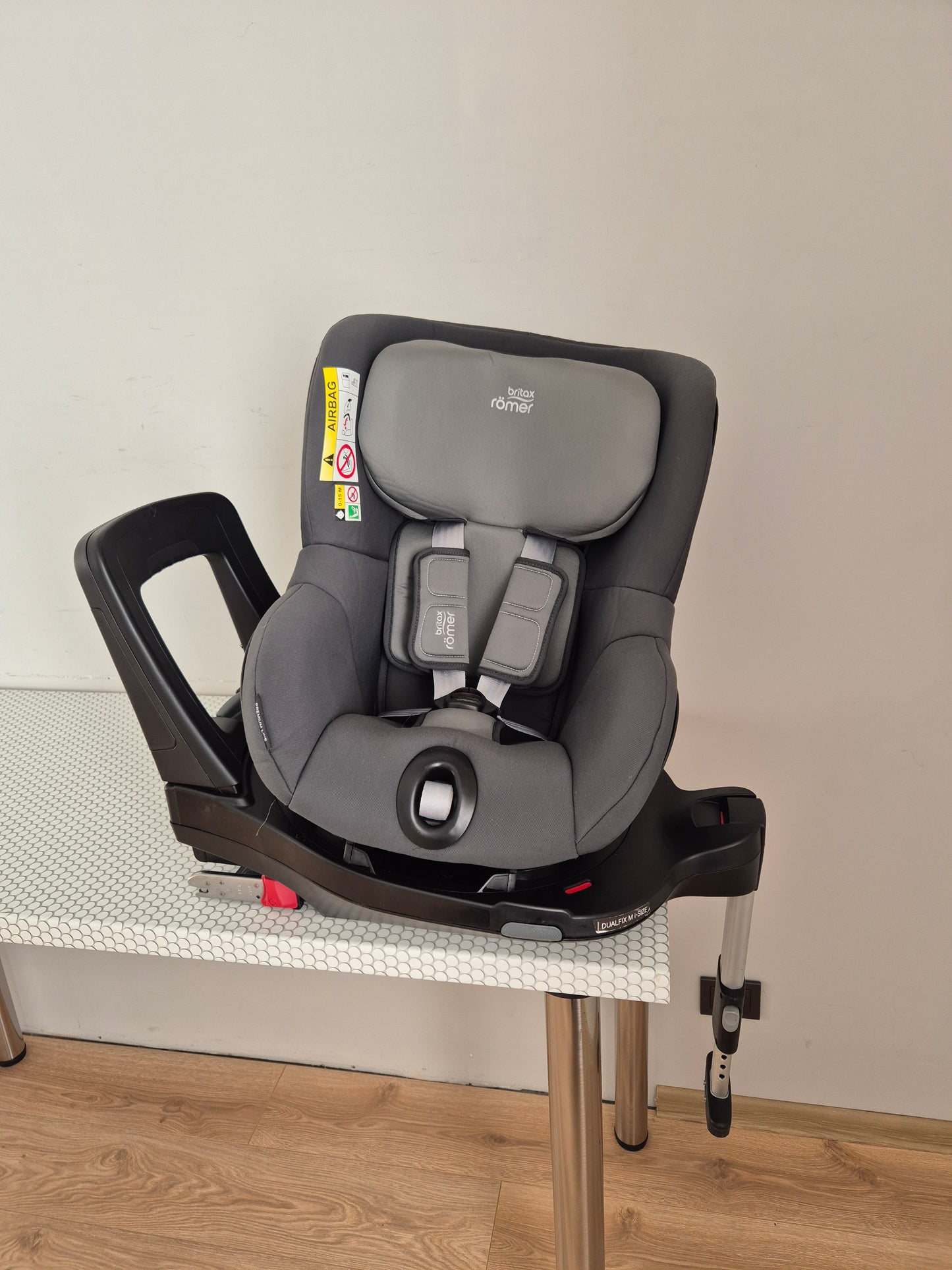 Britax Romer DualFix M i-Size 0-18kg.
