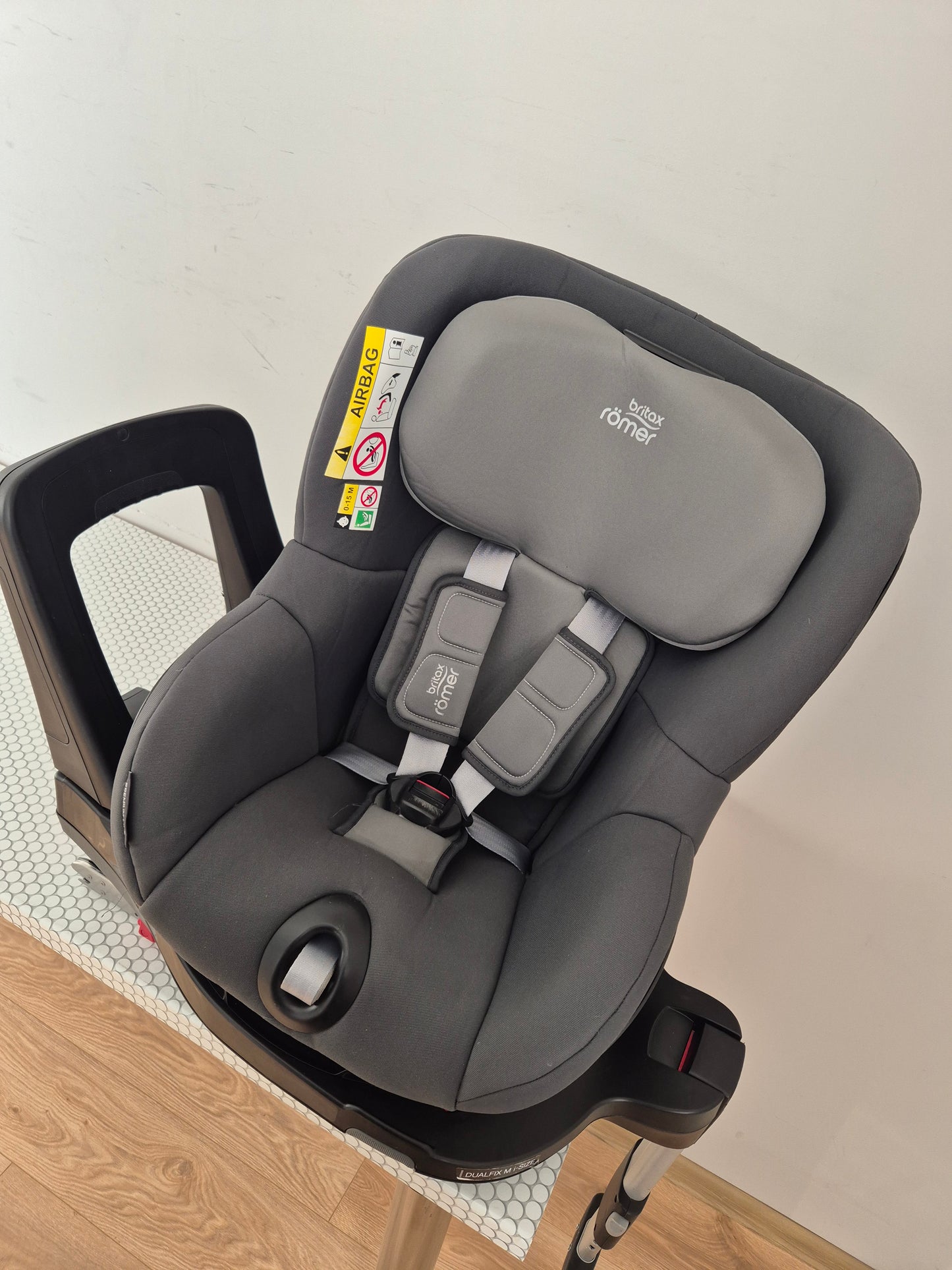 Britax Romer DualFix M i-Size 0-18kg.