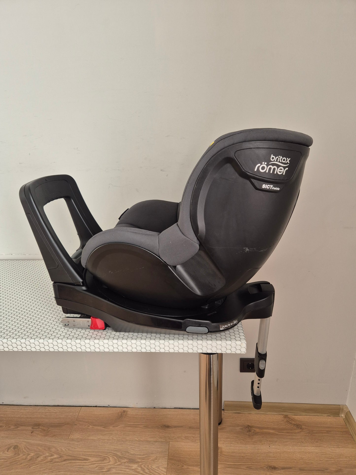 Britax Romer DualFix M i-Size 0-18kg.