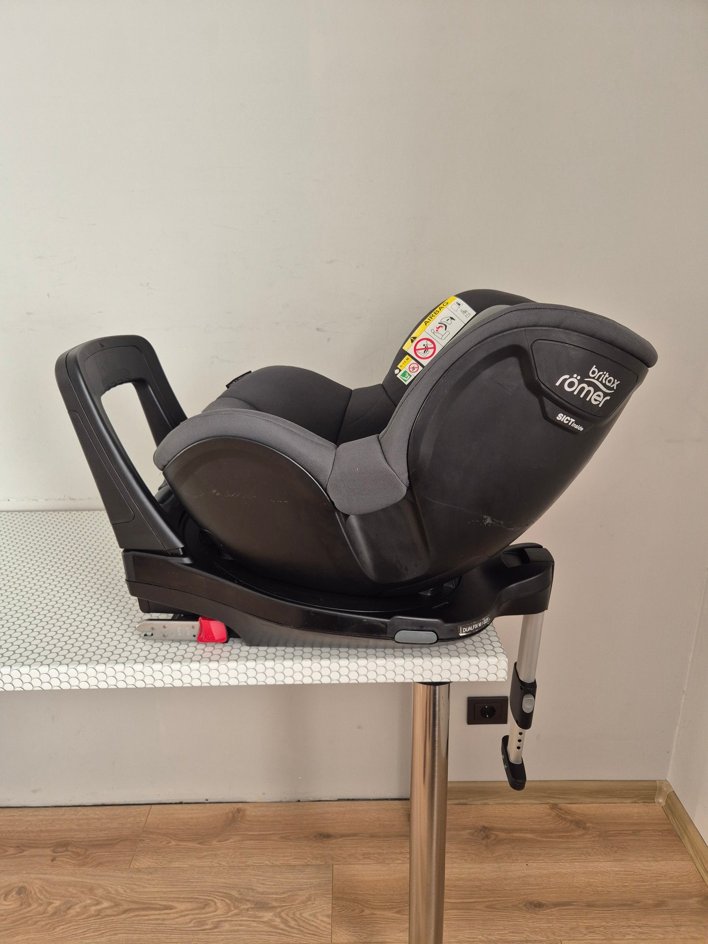 Britax Romer DualFix M i-Size 0-18kg.