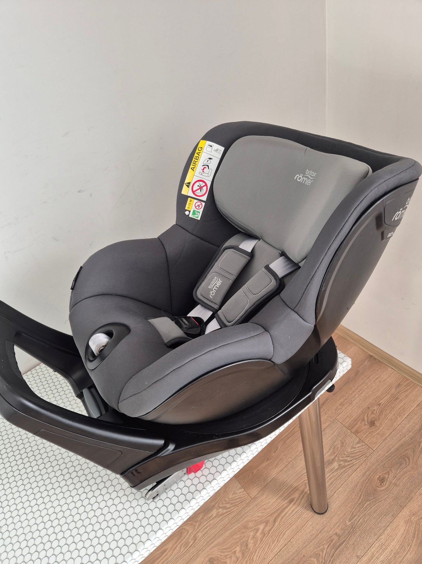 Britax Romer DualFix M i-Size 0-18kg.