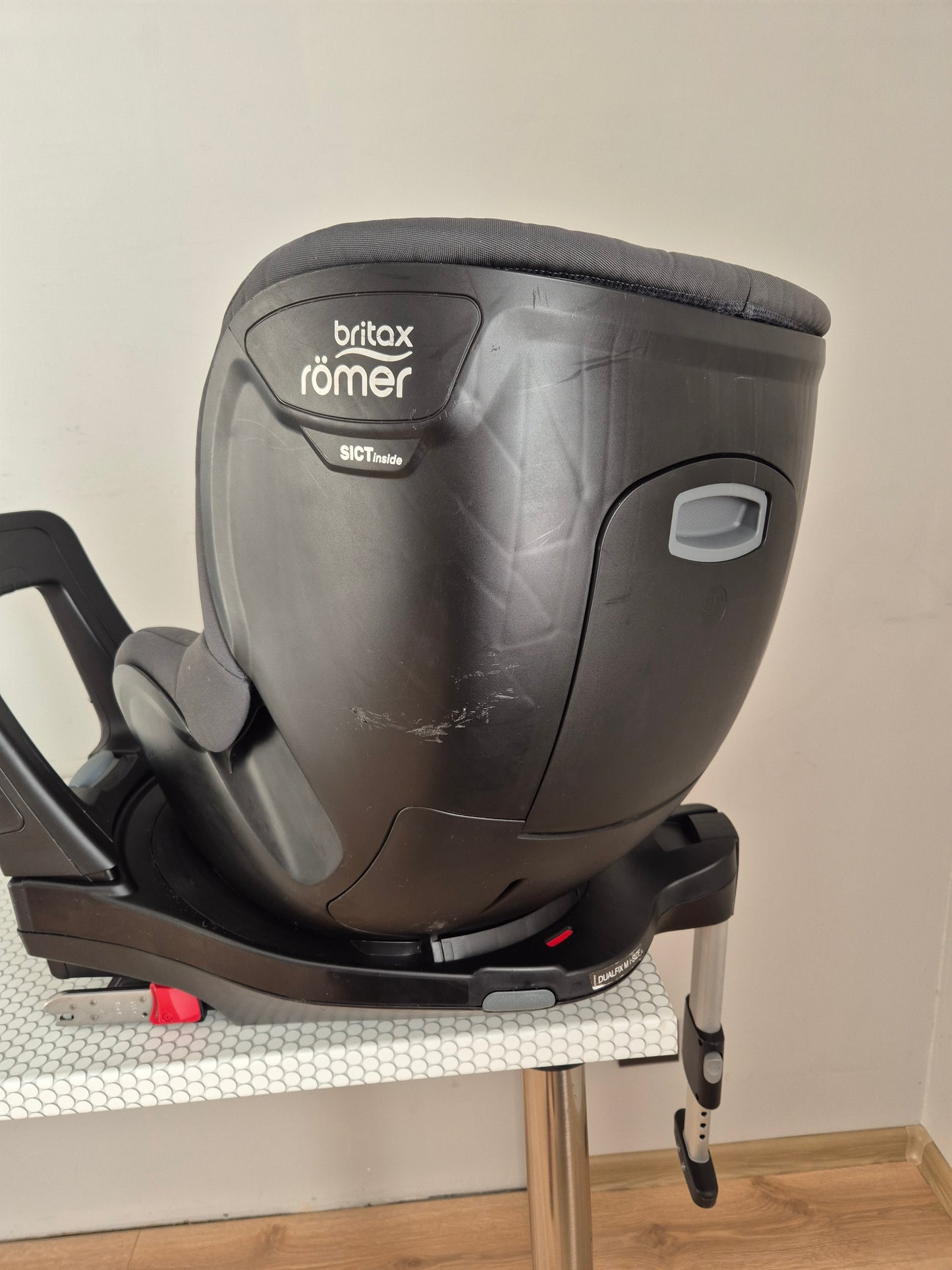 Britax Romer DualFix M i-Size 0-18kg.