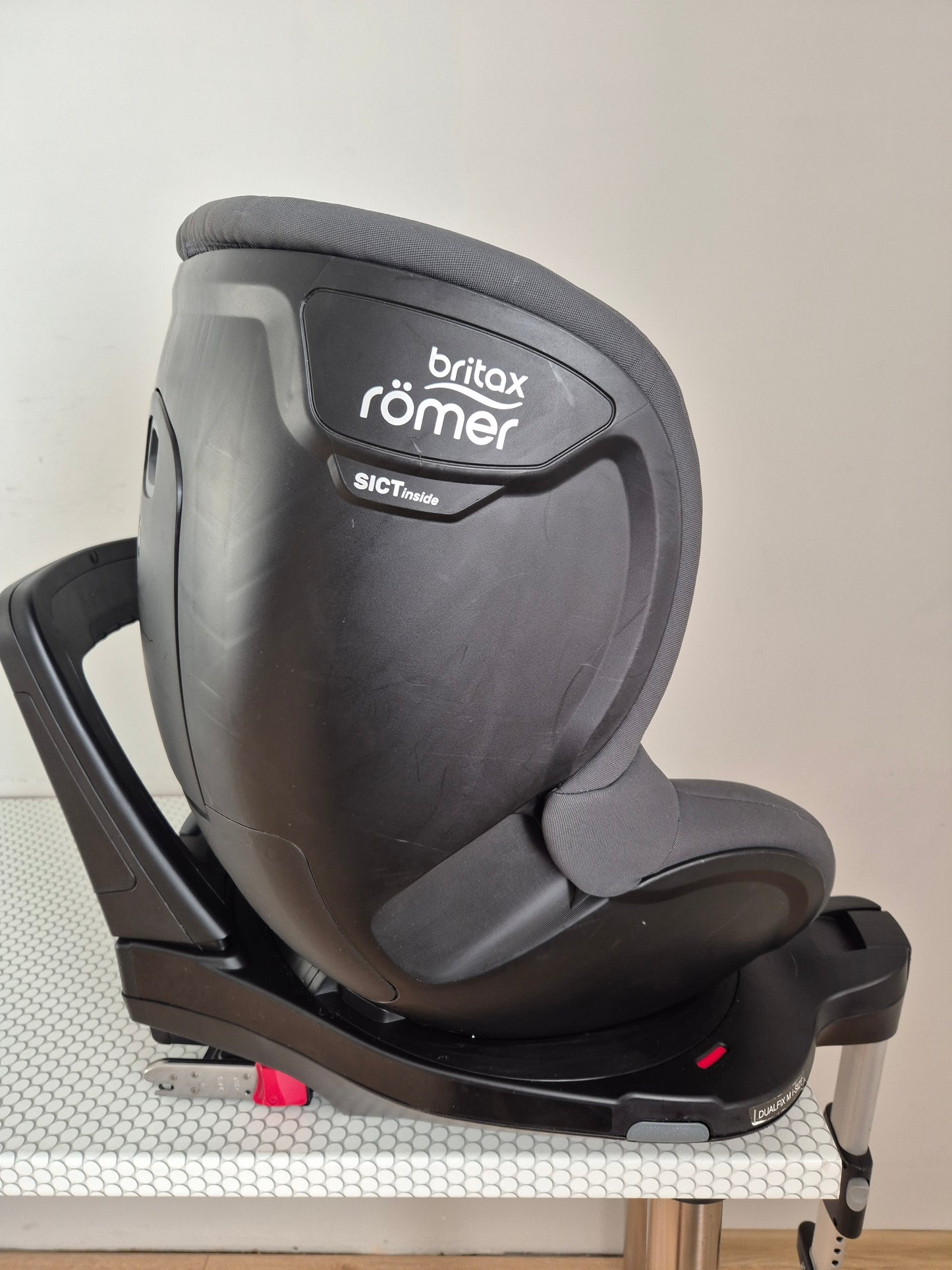 Britax Romer DualFix M i-Size 0-18kg.