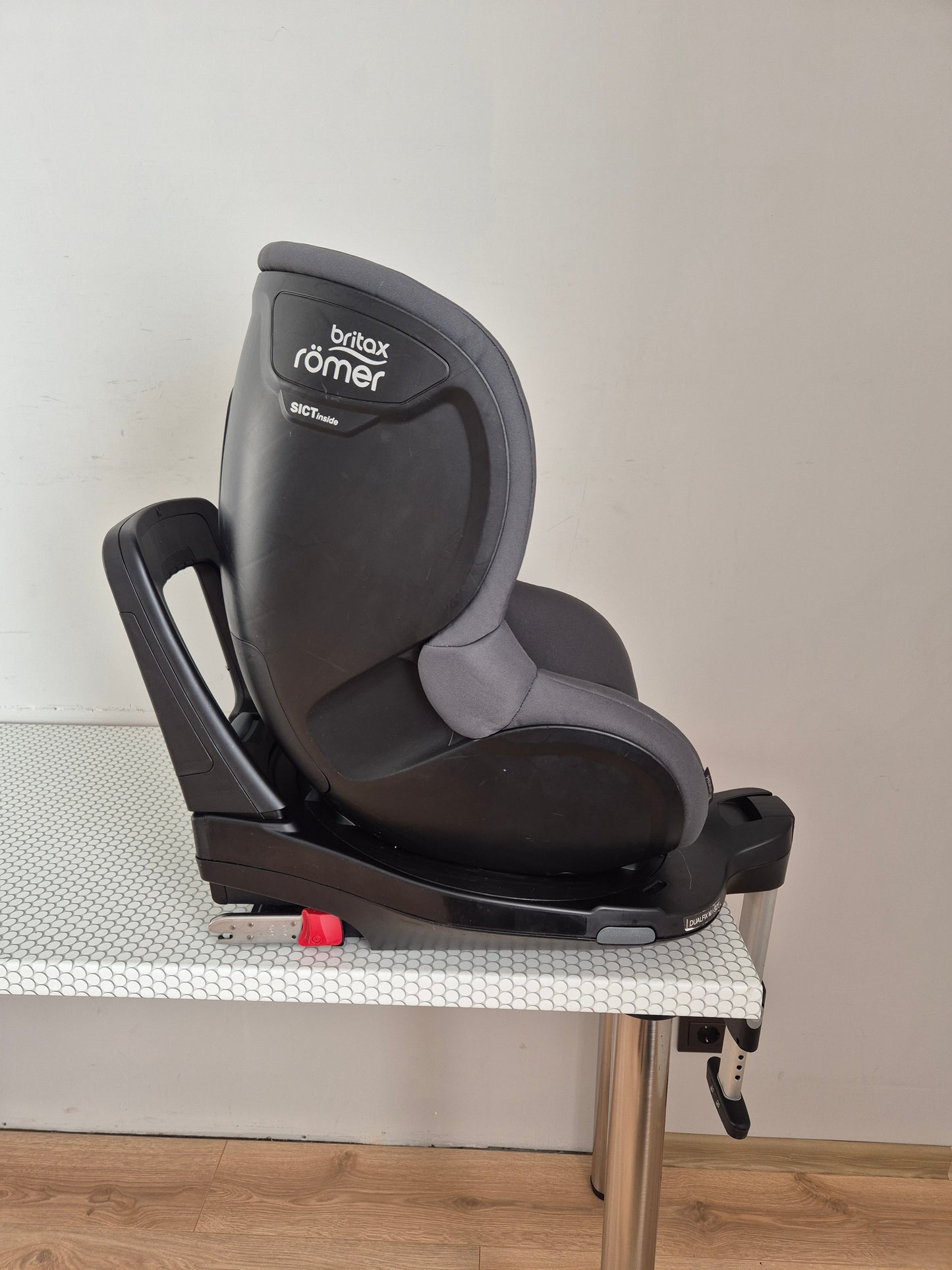 Britax Romer DualFix M i-Size 0-18kg.