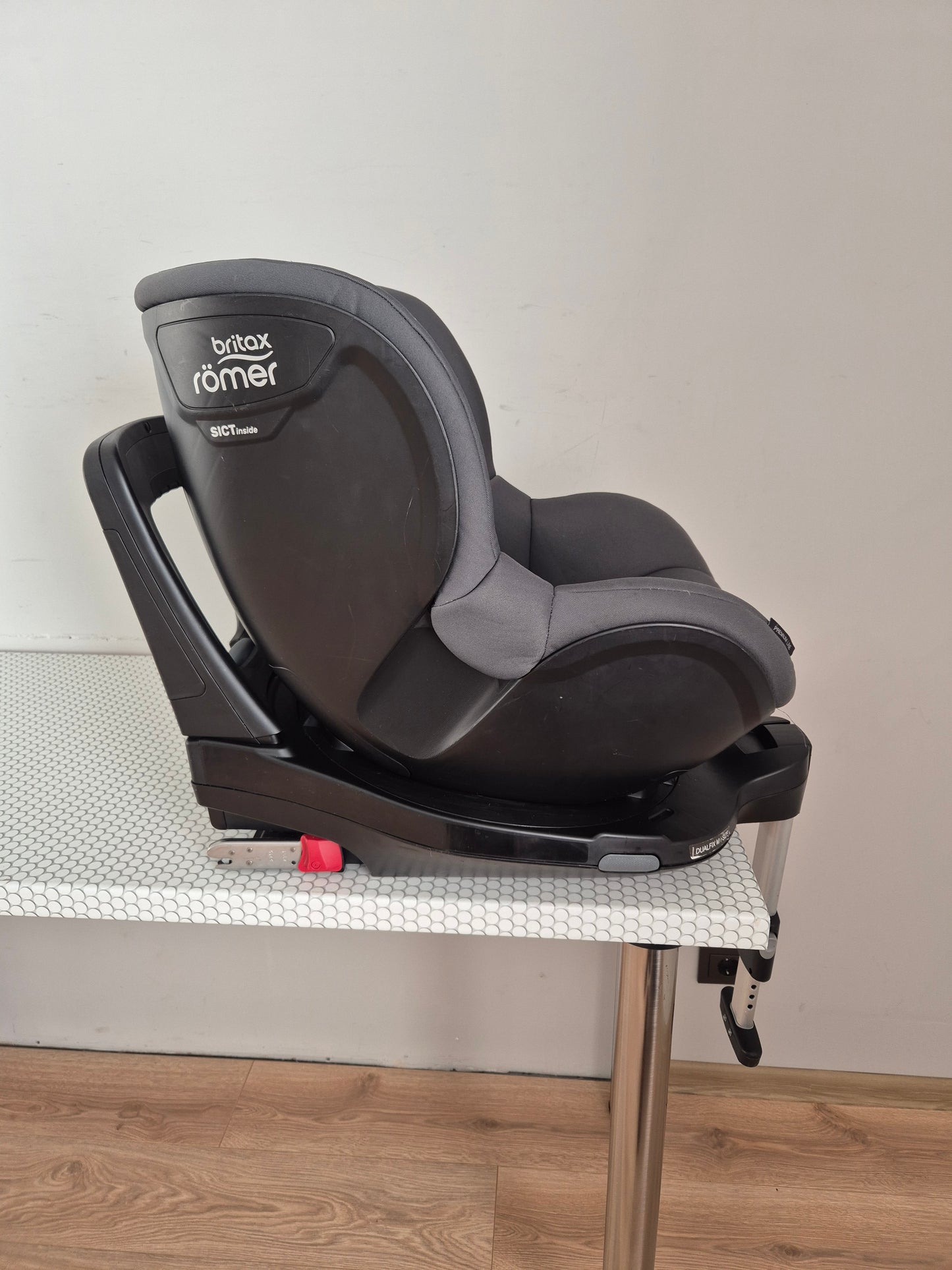 Britax Romer DualFix M i-Size 0-18kg.