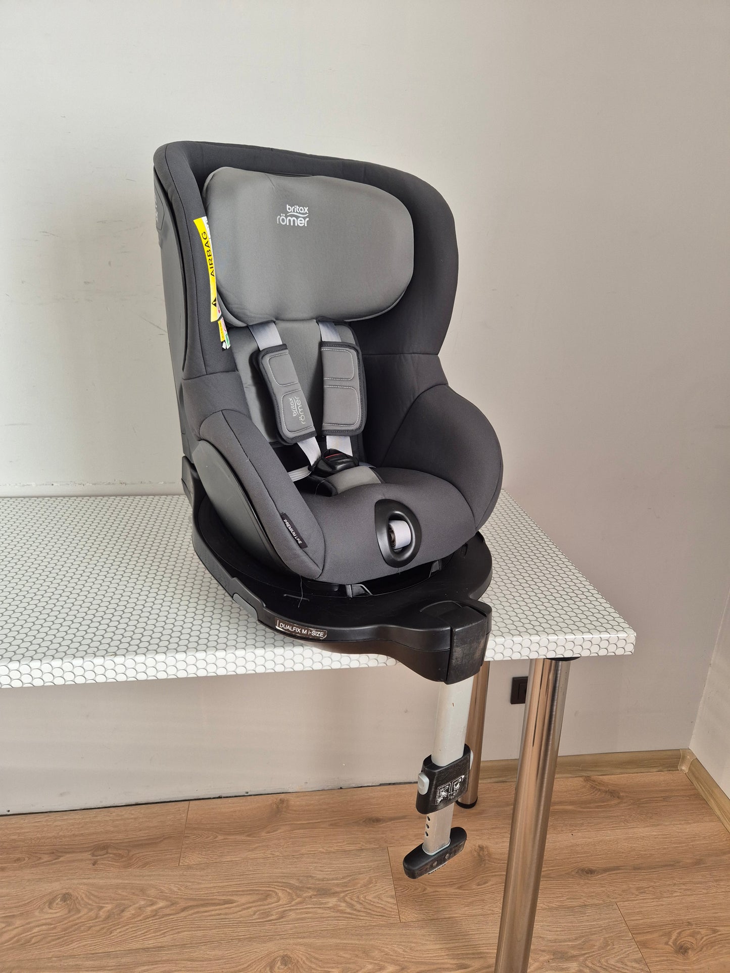 Britax Romer DualFix M i-Size 0-18kg.
