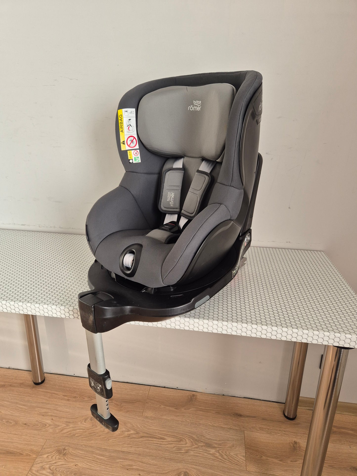 Britax Romer DualFix M i-Size 0-18kg.