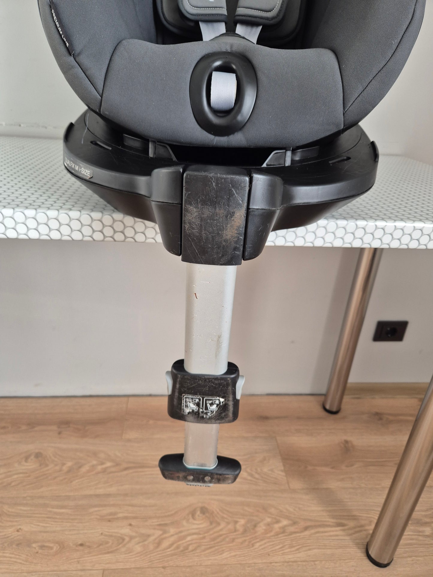 Britax Romer DualFix M i-Size 0-18kg.