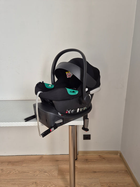 Aton B2 i-Size 0-13kg. su Cybex Base One IsoFix baze.
