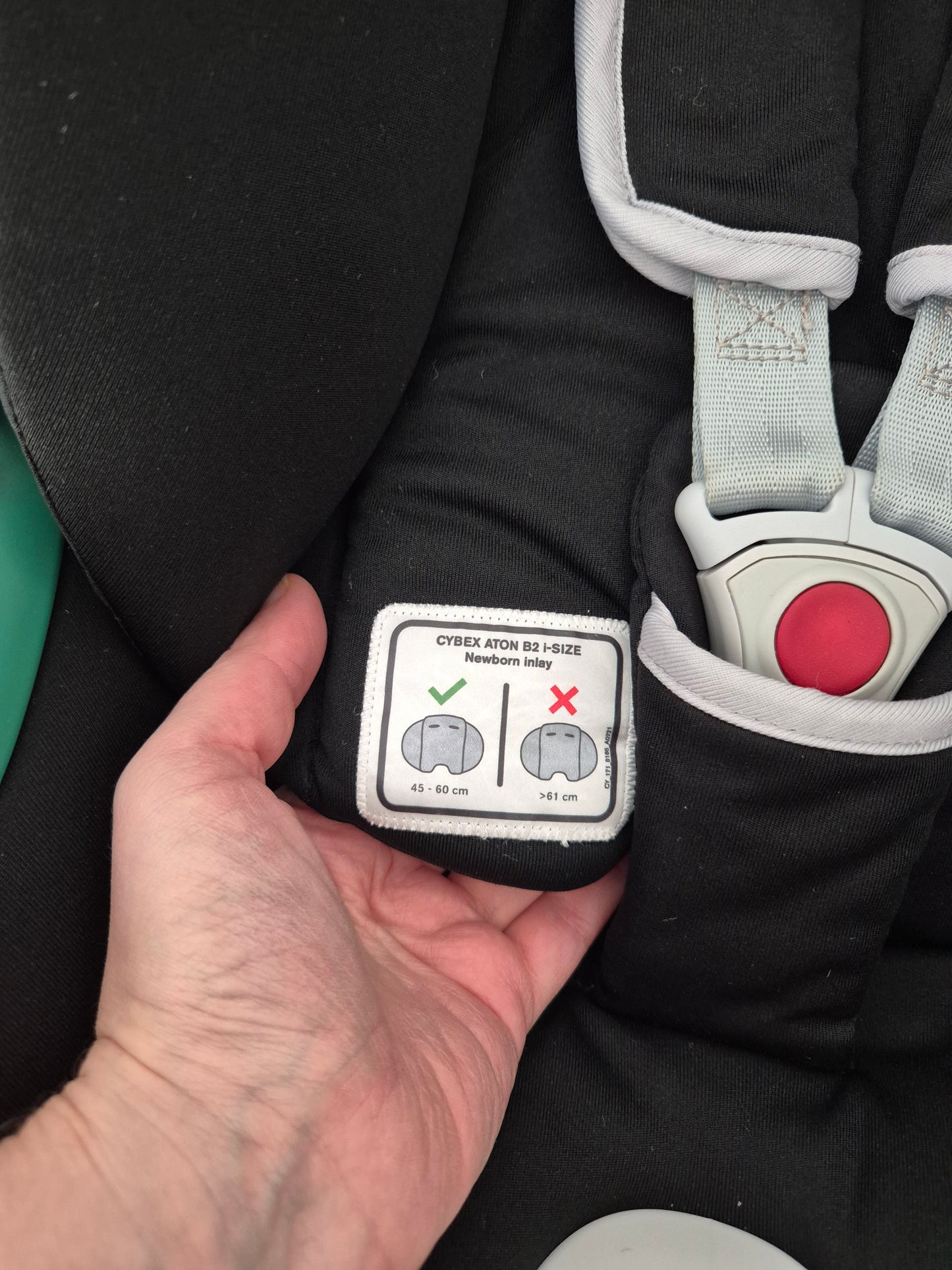 Aton B2 i-Size 0-13kg. su Cybex Base One IsoFix baze.