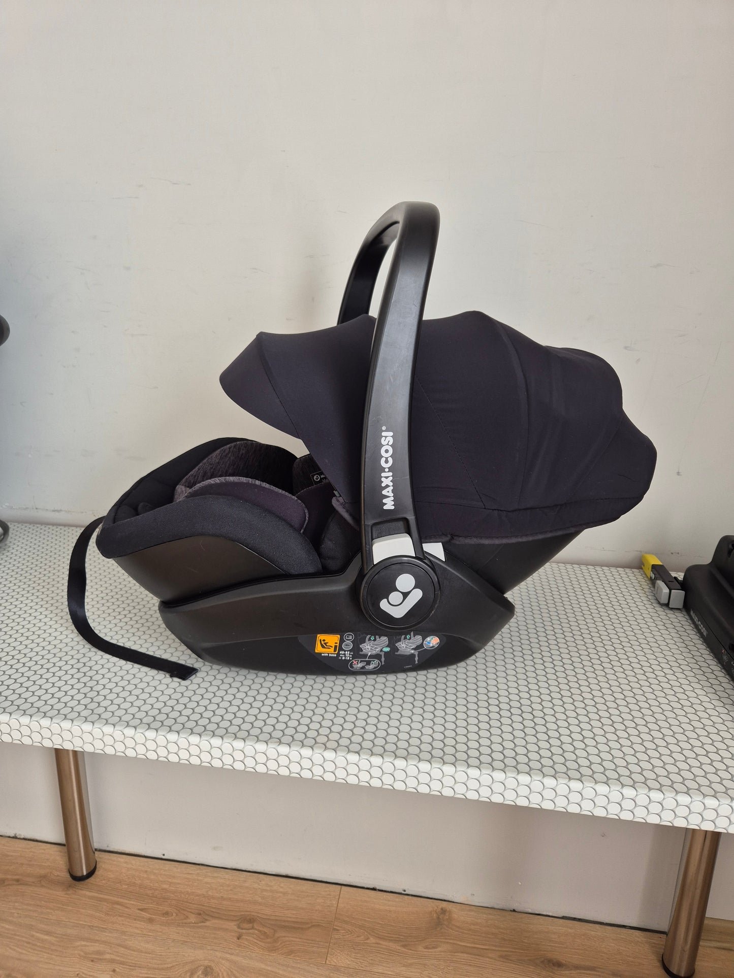 Maxi Cosi Marble i-Size 0-13kg. su IsoFix baze.