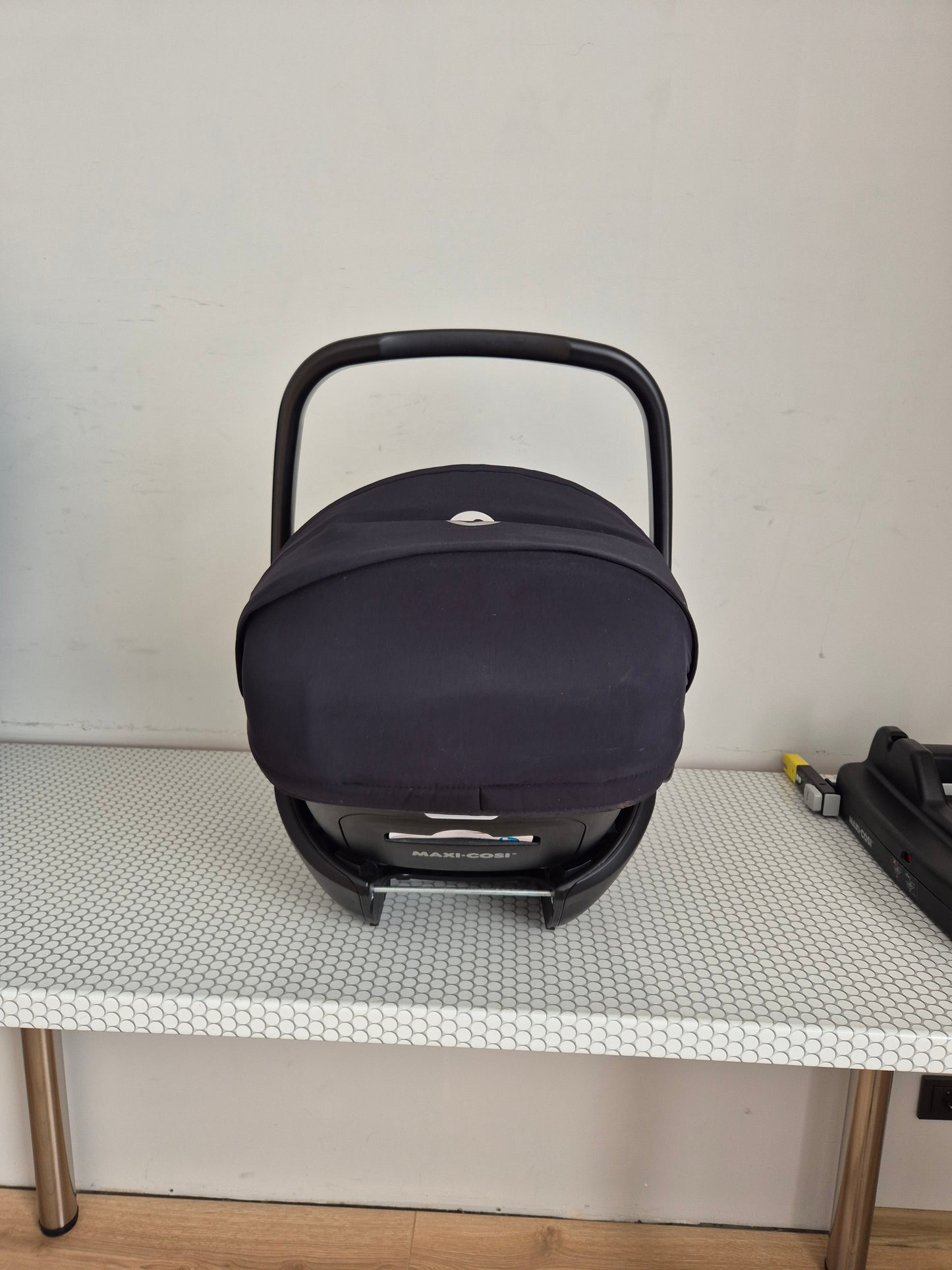 Maxi Cosi Marble i-Size 0-13kg. su IsoFix baze.