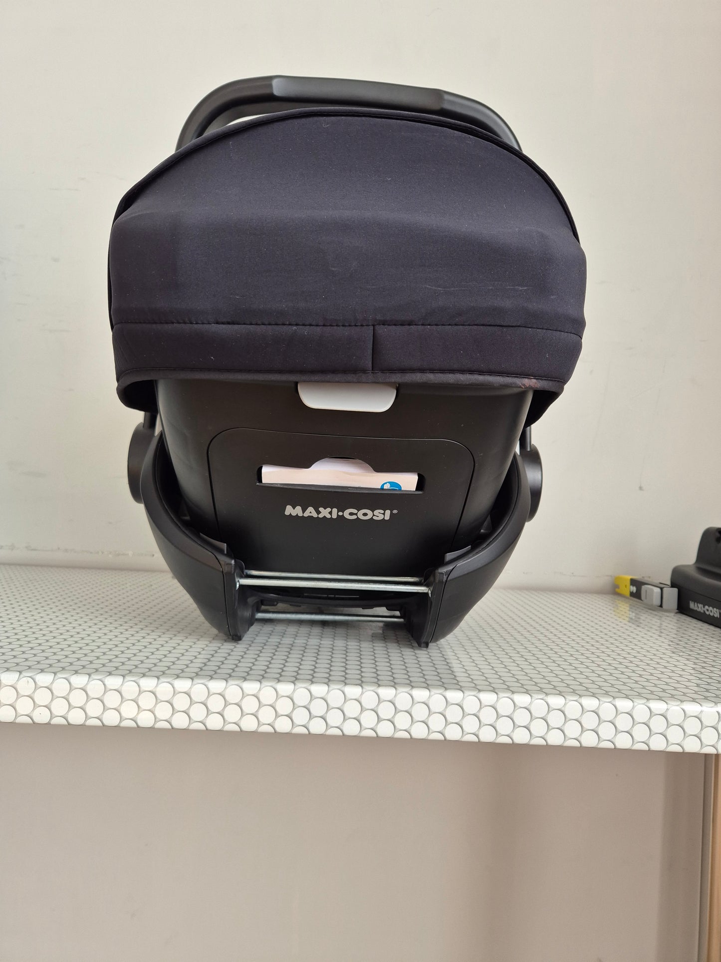 Maxi Cosi Marble i-Size 0-13kg. su IsoFix baze.