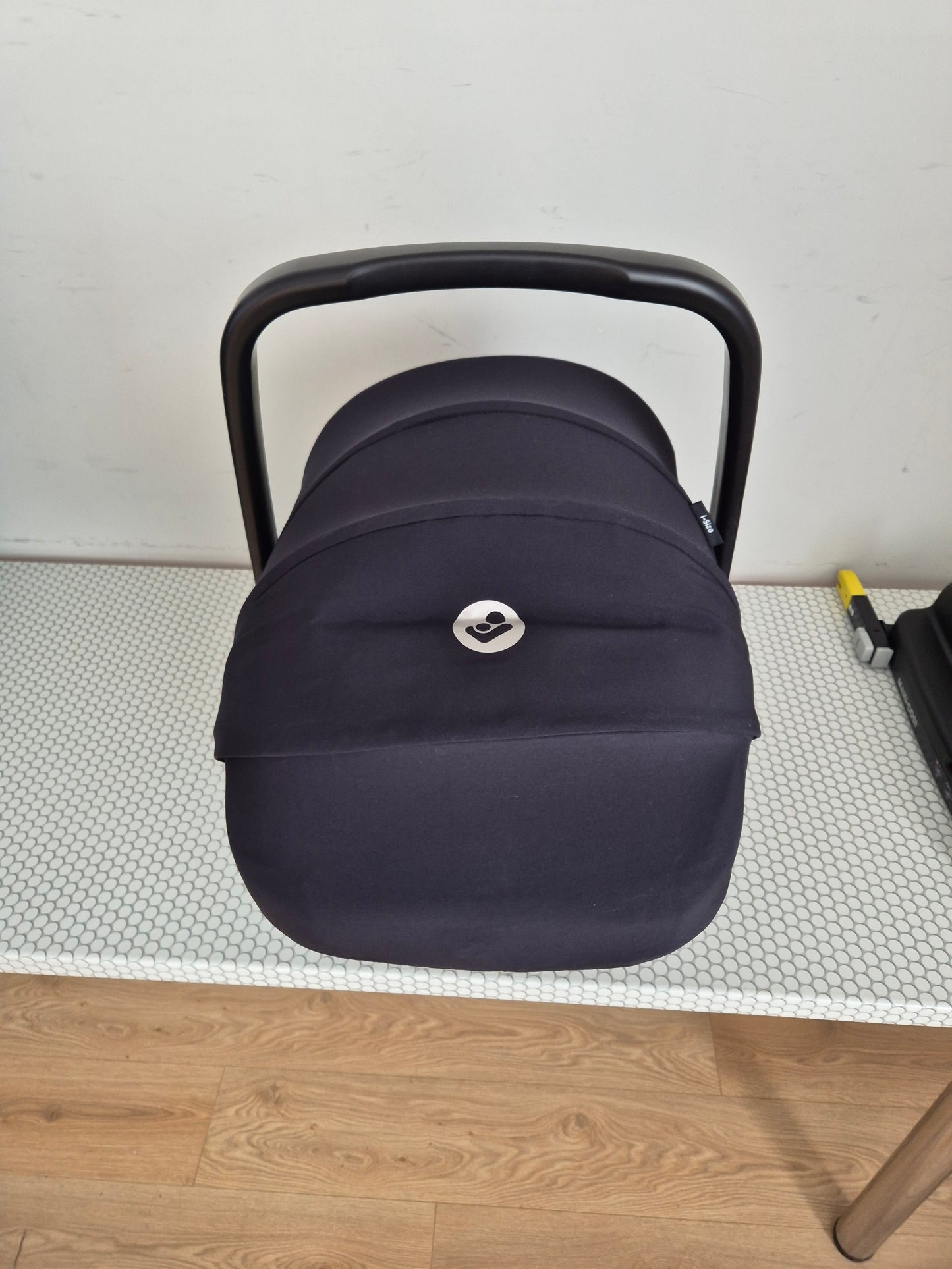 Maxi Cosi Marble i-Size 0-13kg. su IsoFix baze.