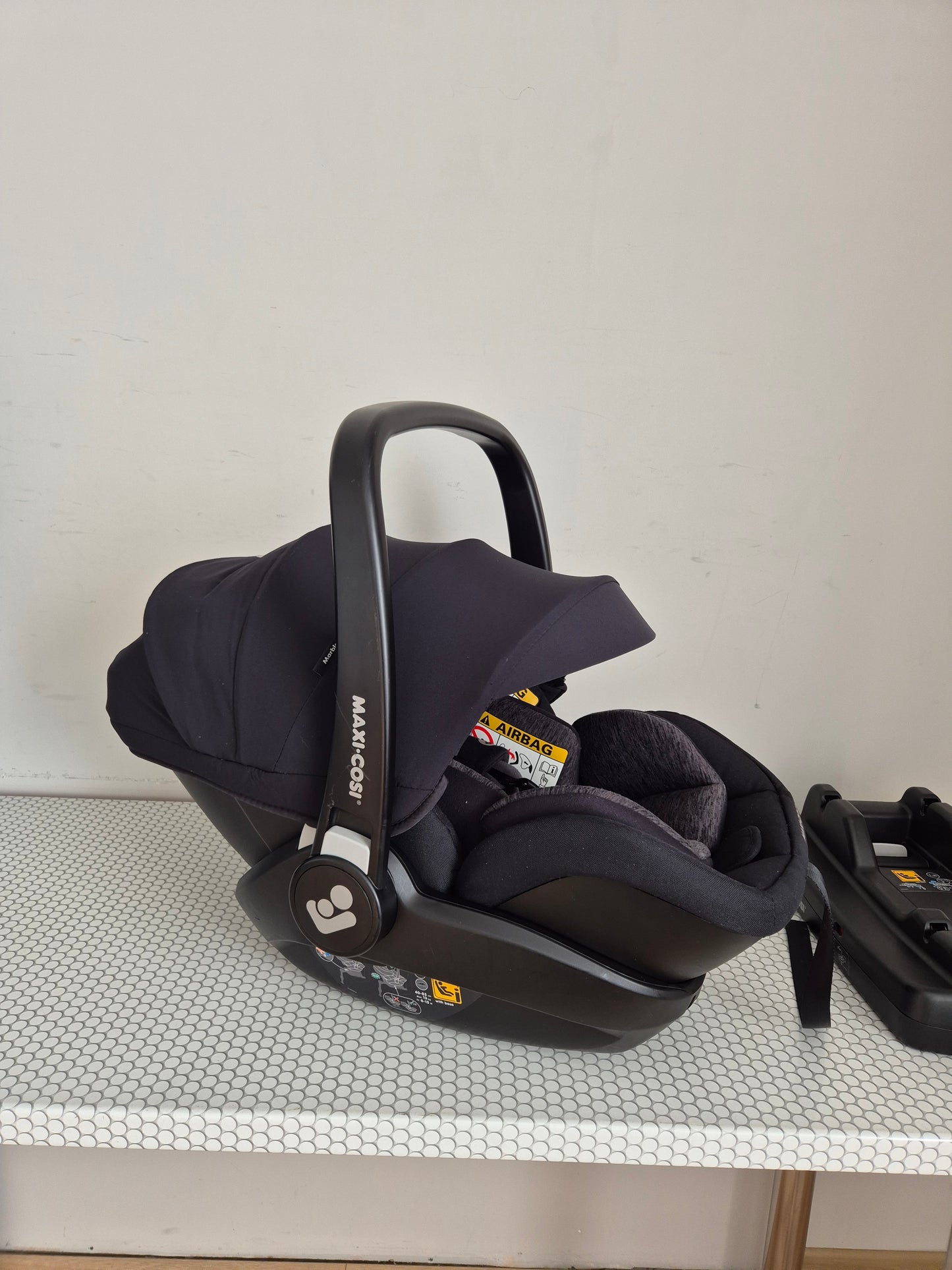 Maxi Cosi Marble i-Size 0-13kg. su IsoFix baze.