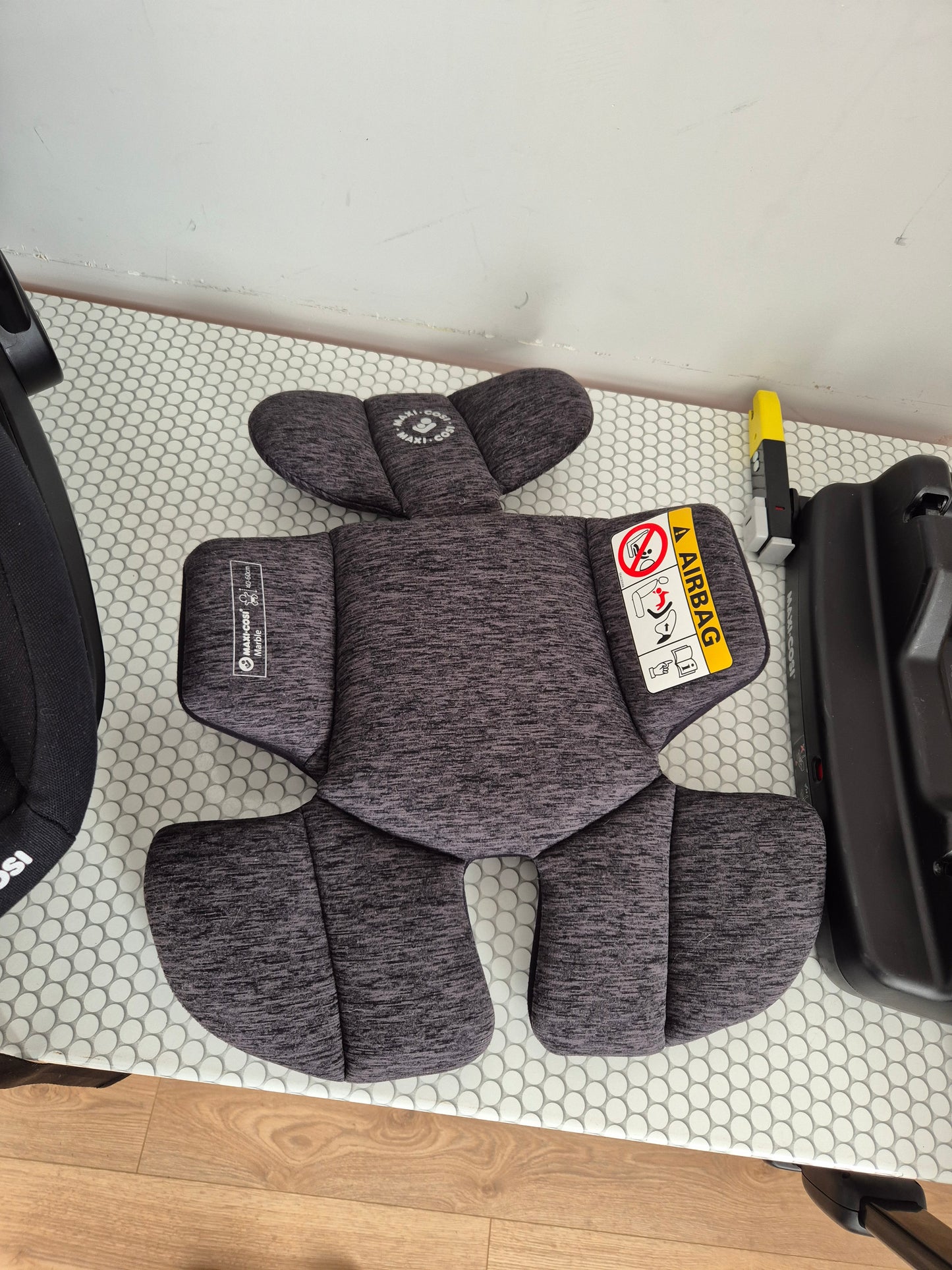 Maxi Cosi Marble i-Size 0-13kg. su IsoFix baze.