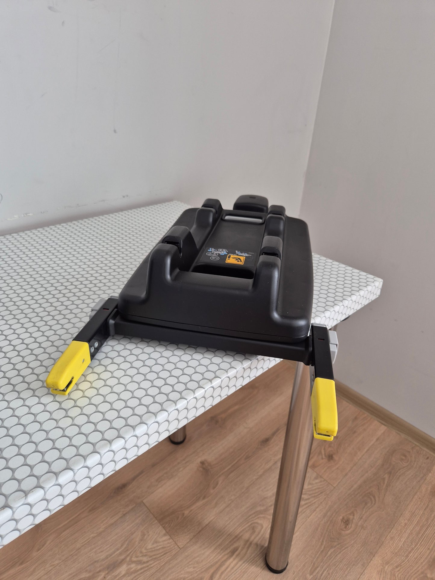 Maxi Cosi Marble i-Size 0-13kg. su IsoFix baze.