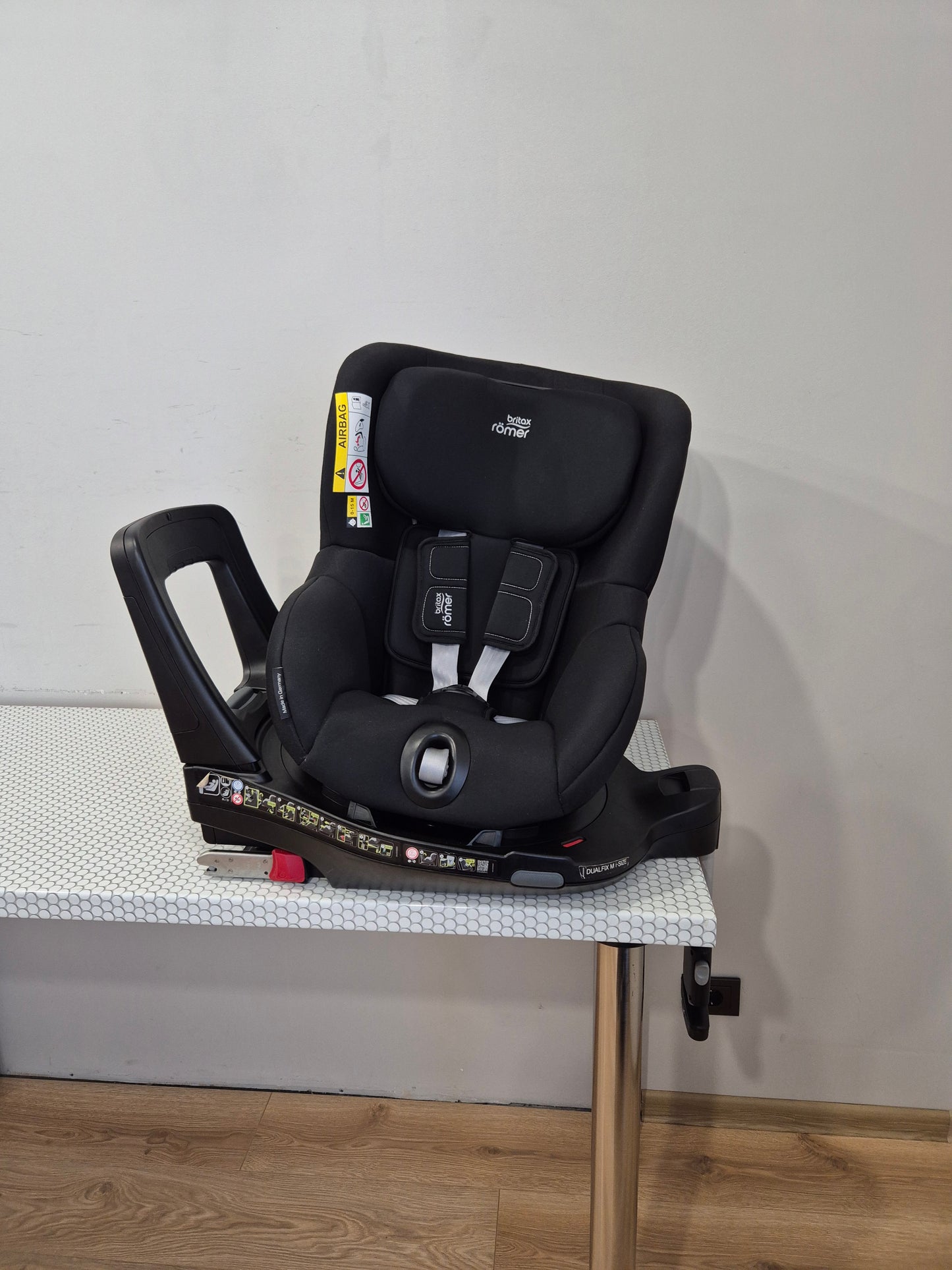 Britax Romer DualFix M i-Size 0-18kg.