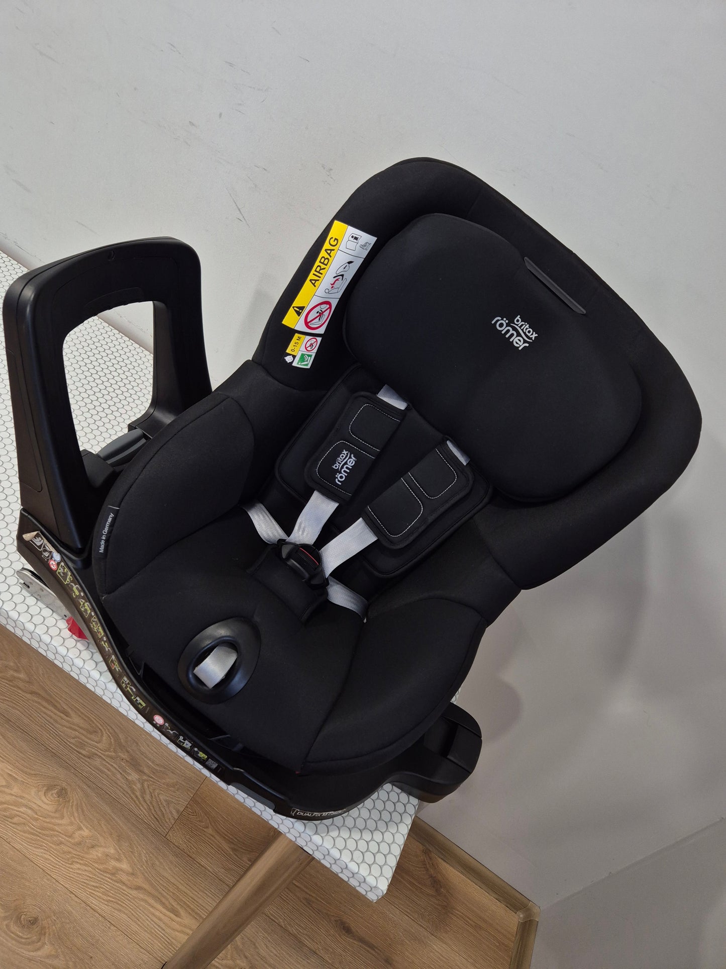Britax Romer DualFix M i-Size 0-18kg.
