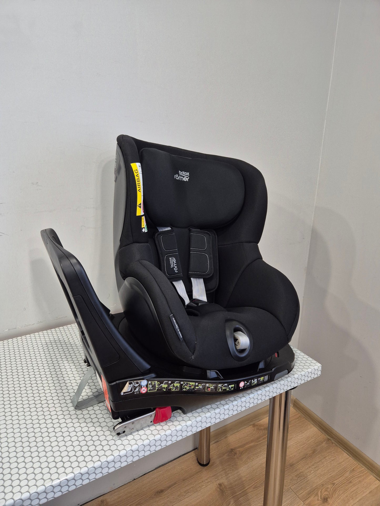 Britax Romer DualFix M i-Size 0-18kg.