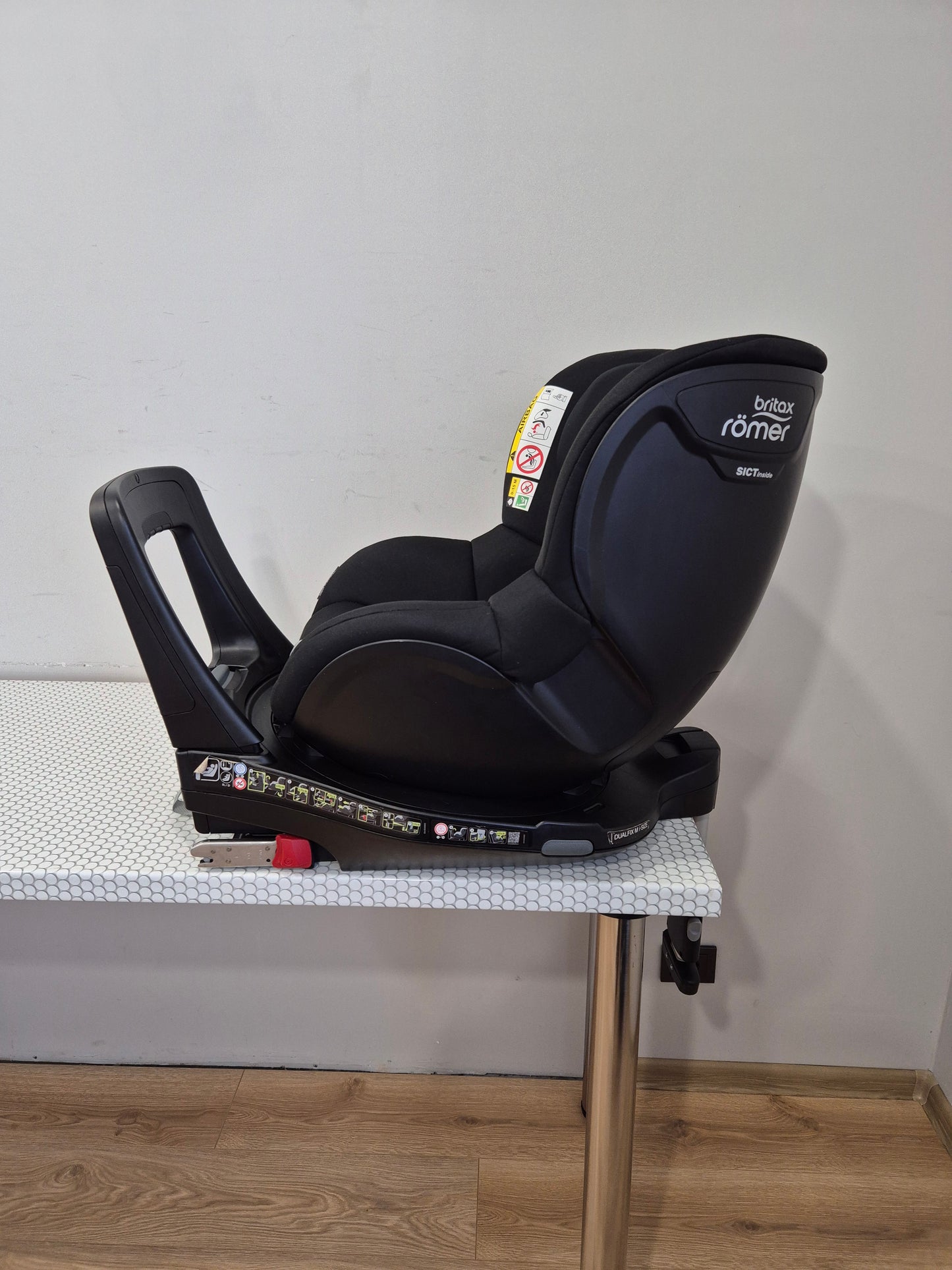 Britax Romer DualFix M i-Size 0-18kg.