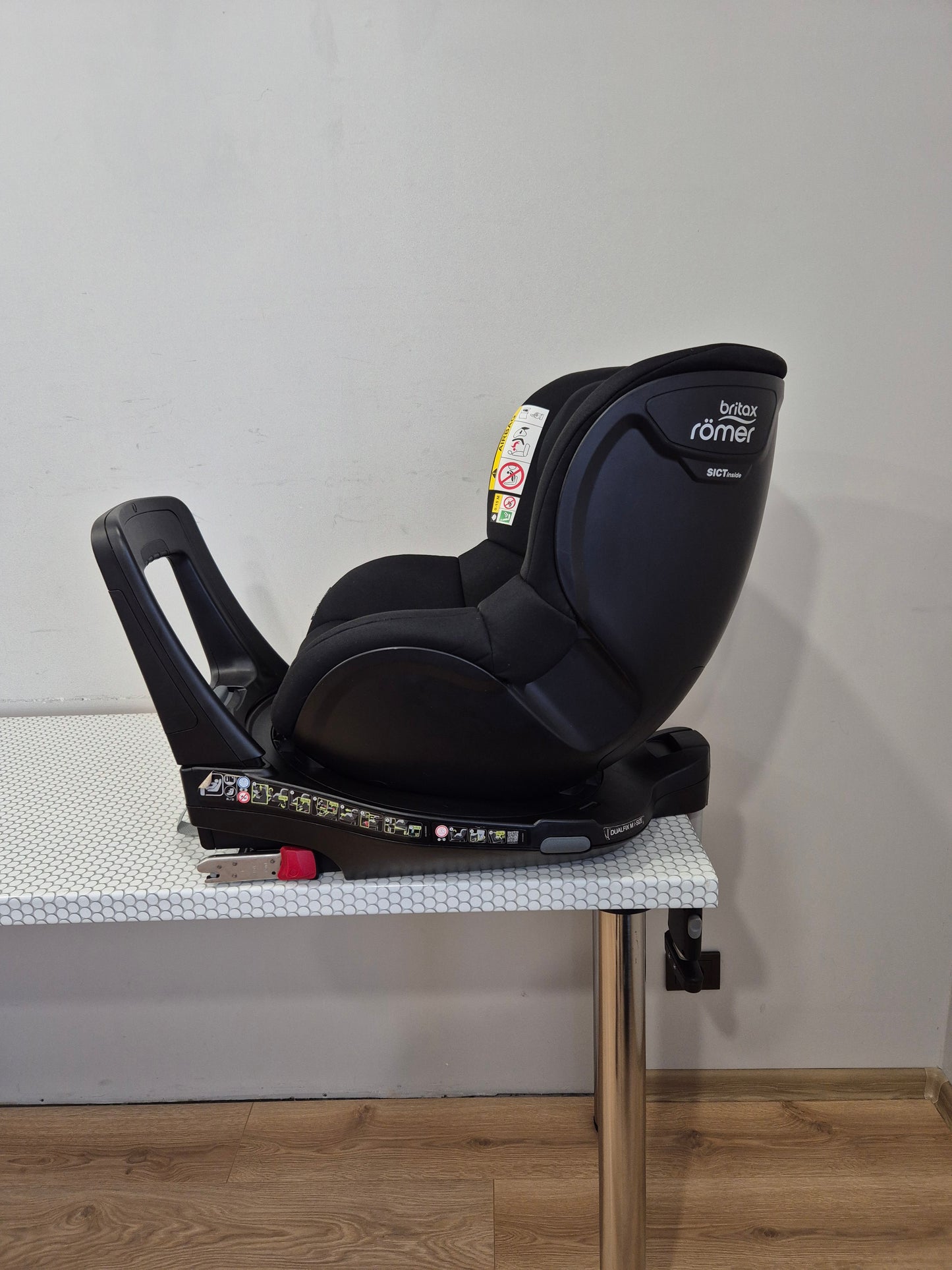 Britax Romer DualFix M i-Size 0-18kg.
