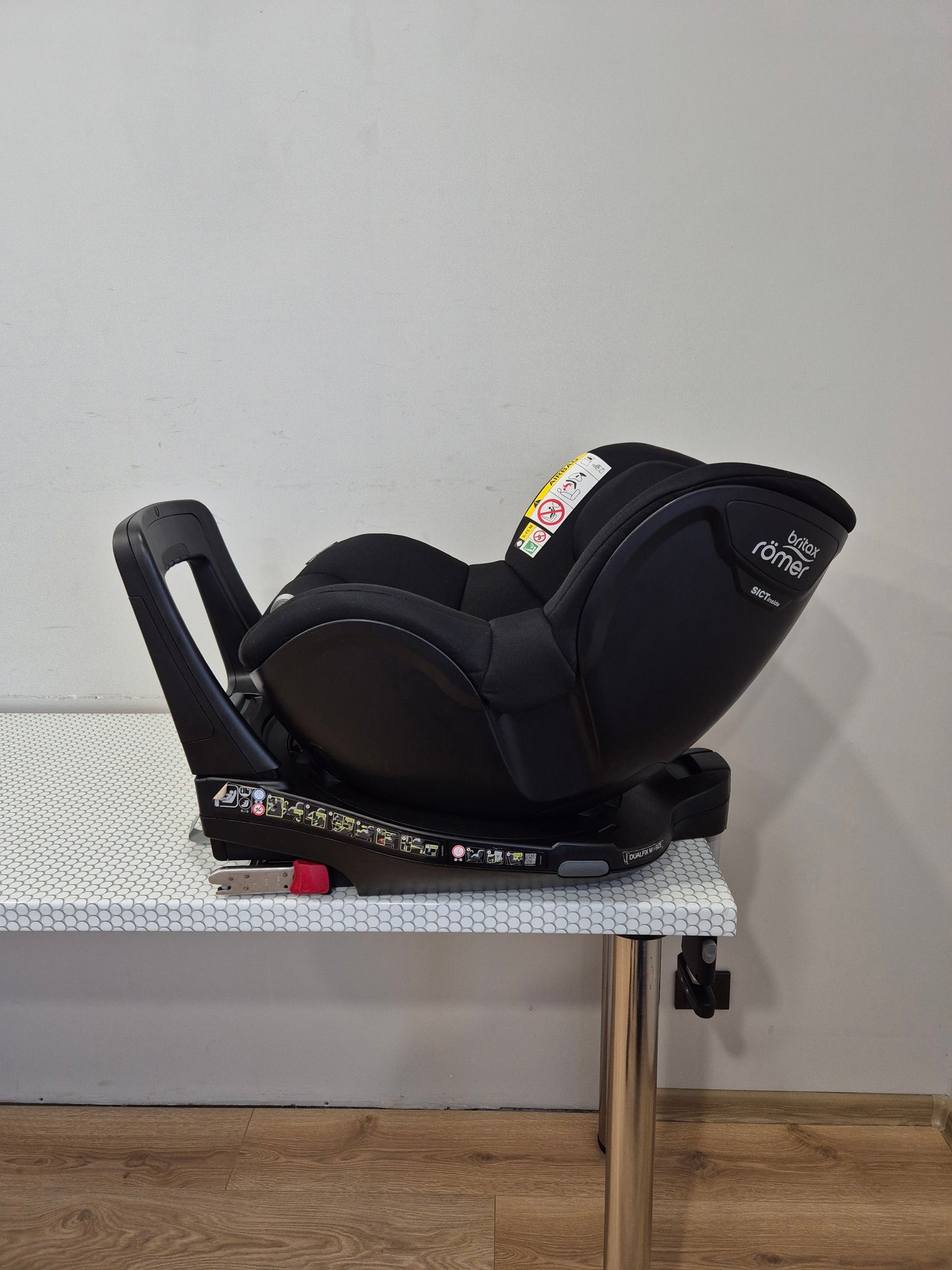 Britax Romer DualFix M i-Size 0-18kg.