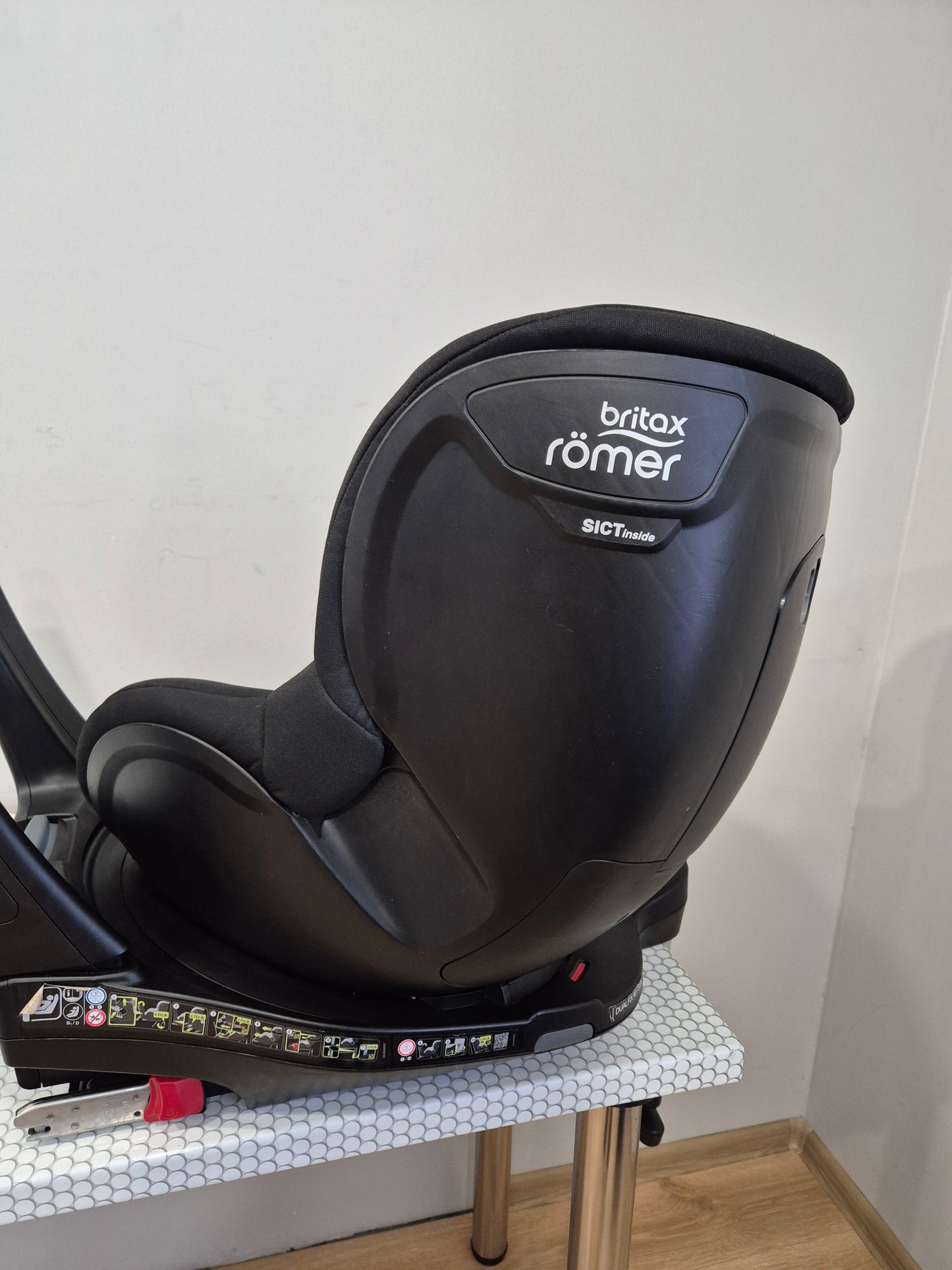 Britax Romer DualFix M i-Size 0-18kg.
