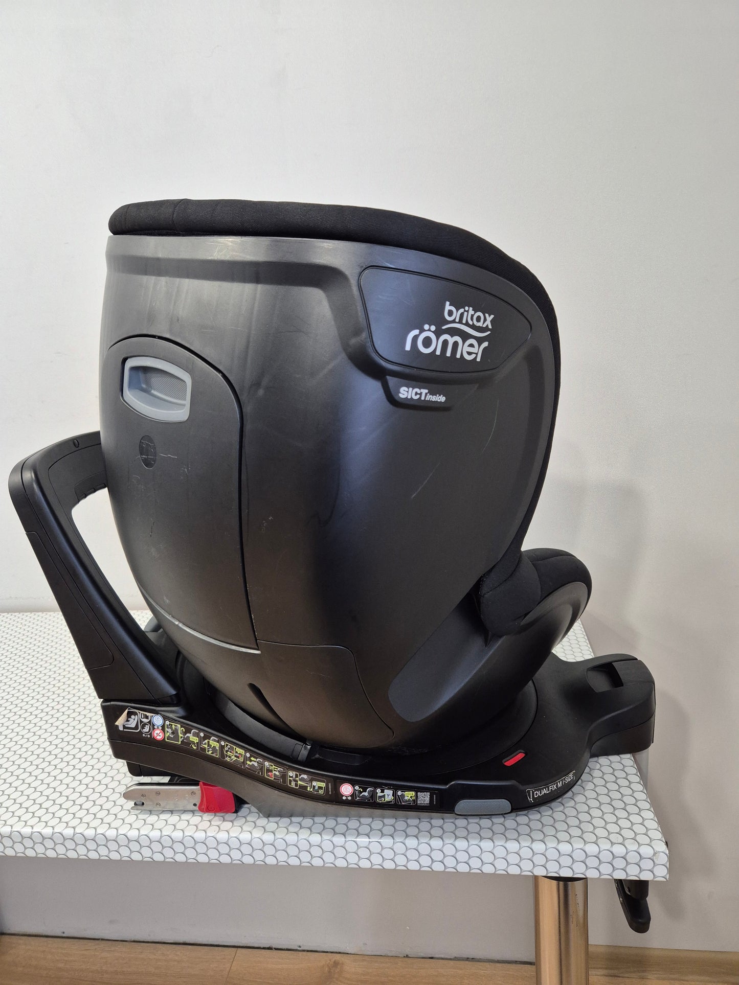 Britax Romer DualFix M i-Size 0-18kg.