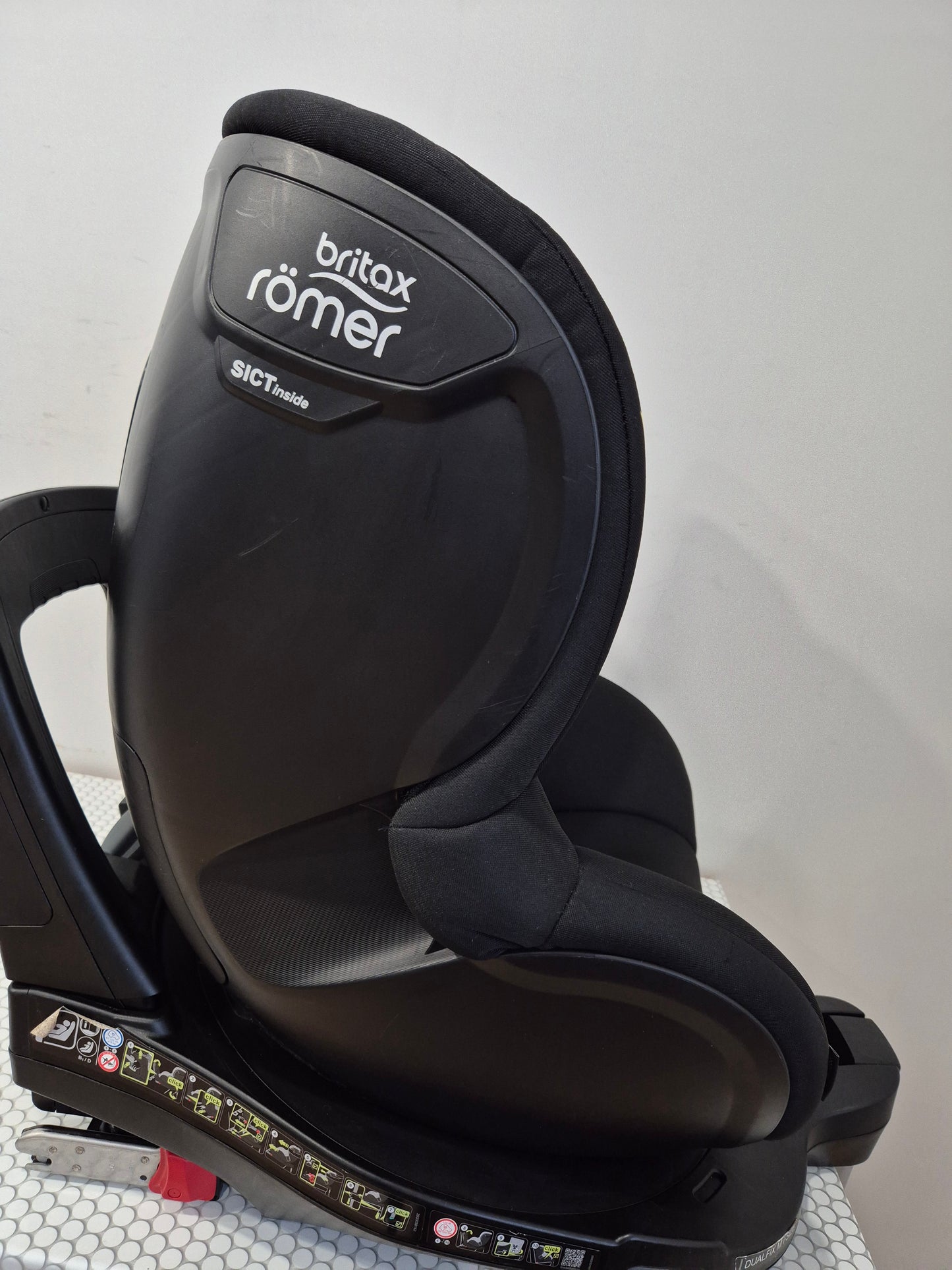 Britax Romer DualFix M i-Size 0-18kg.