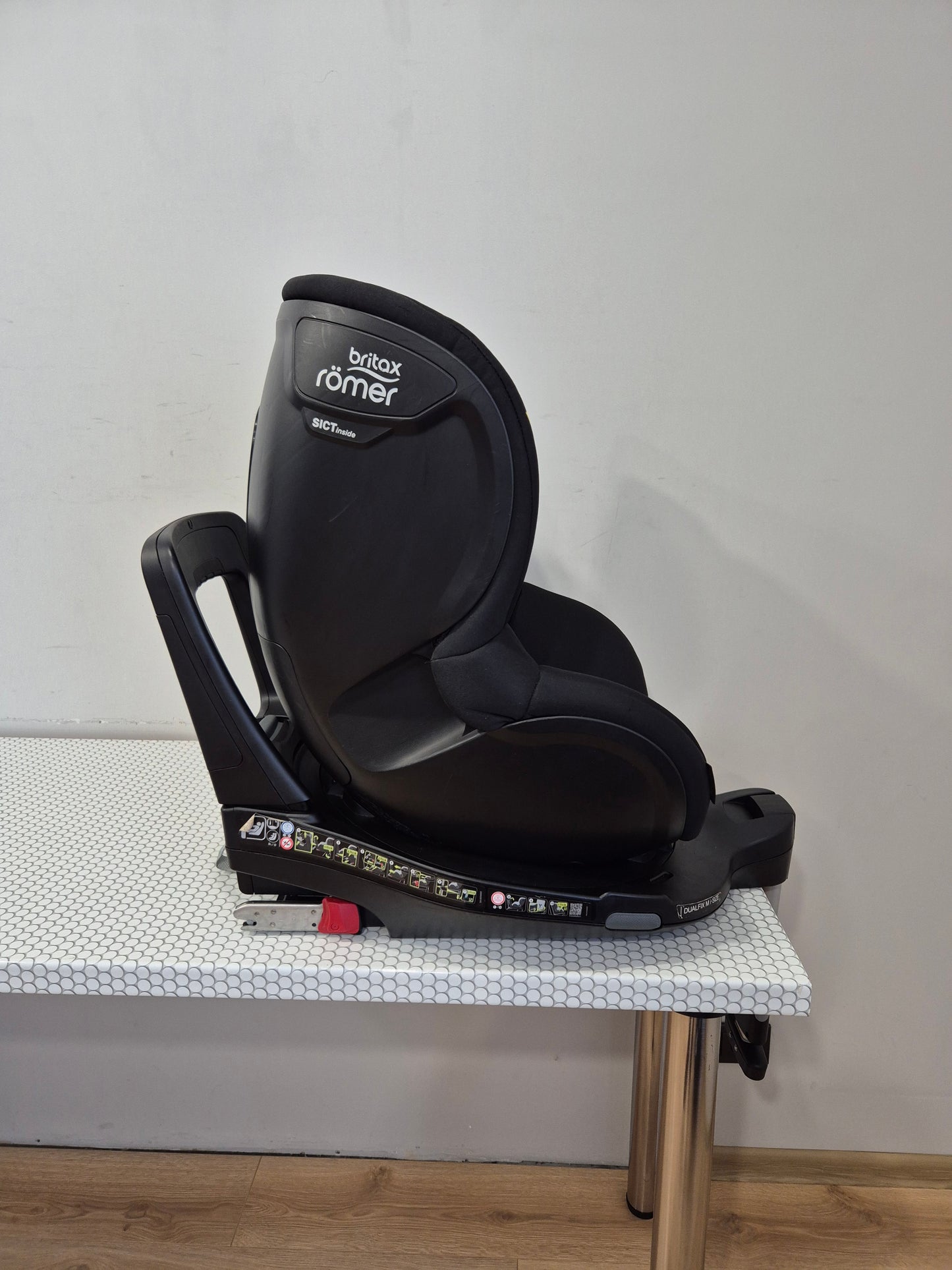 Britax Romer DualFix M i-Size 0-18kg.