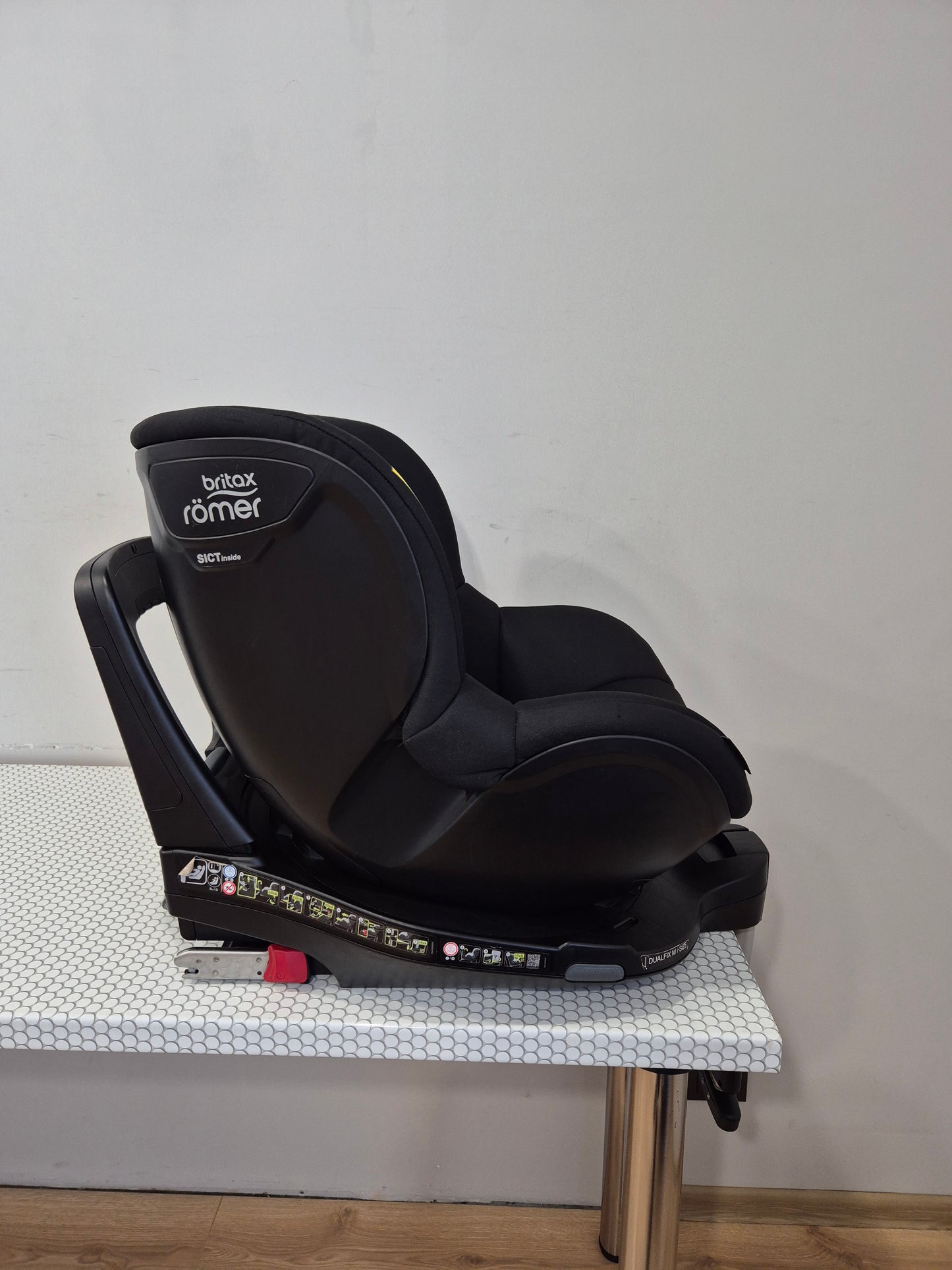 Britax Romer DualFix M i-Size 0-18kg.