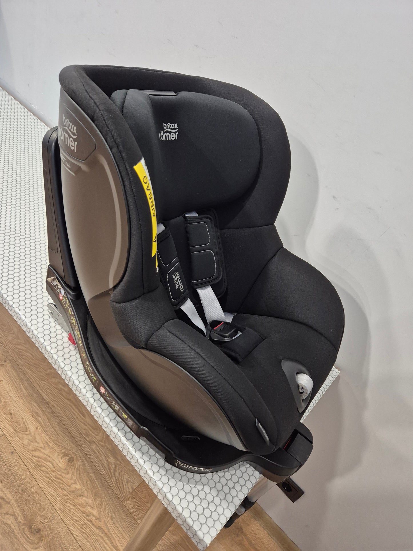 Britax Romer DualFix M i-Size 0-18kg.