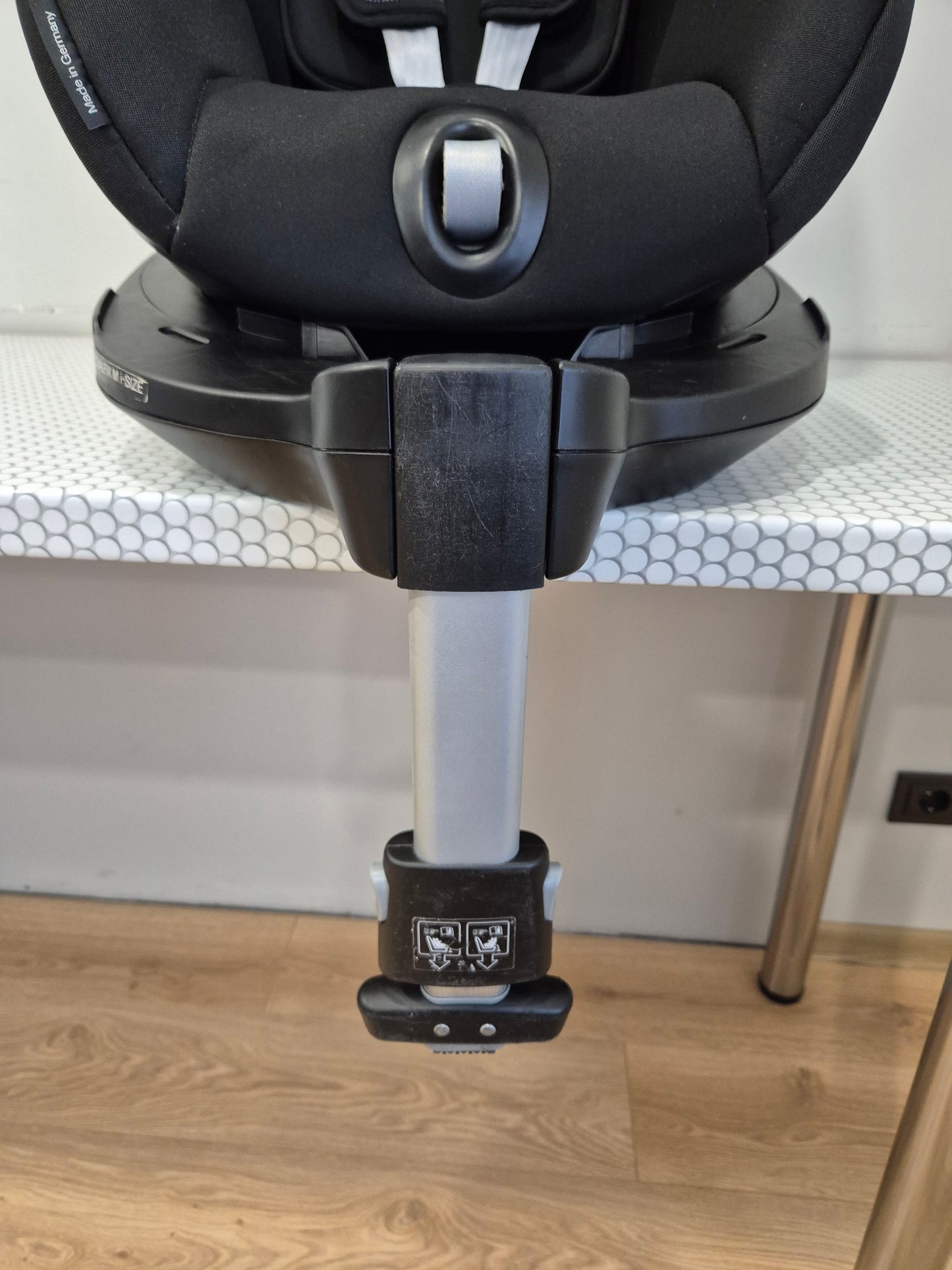 Britax Romer DualFix M i-Size 0-18kg.