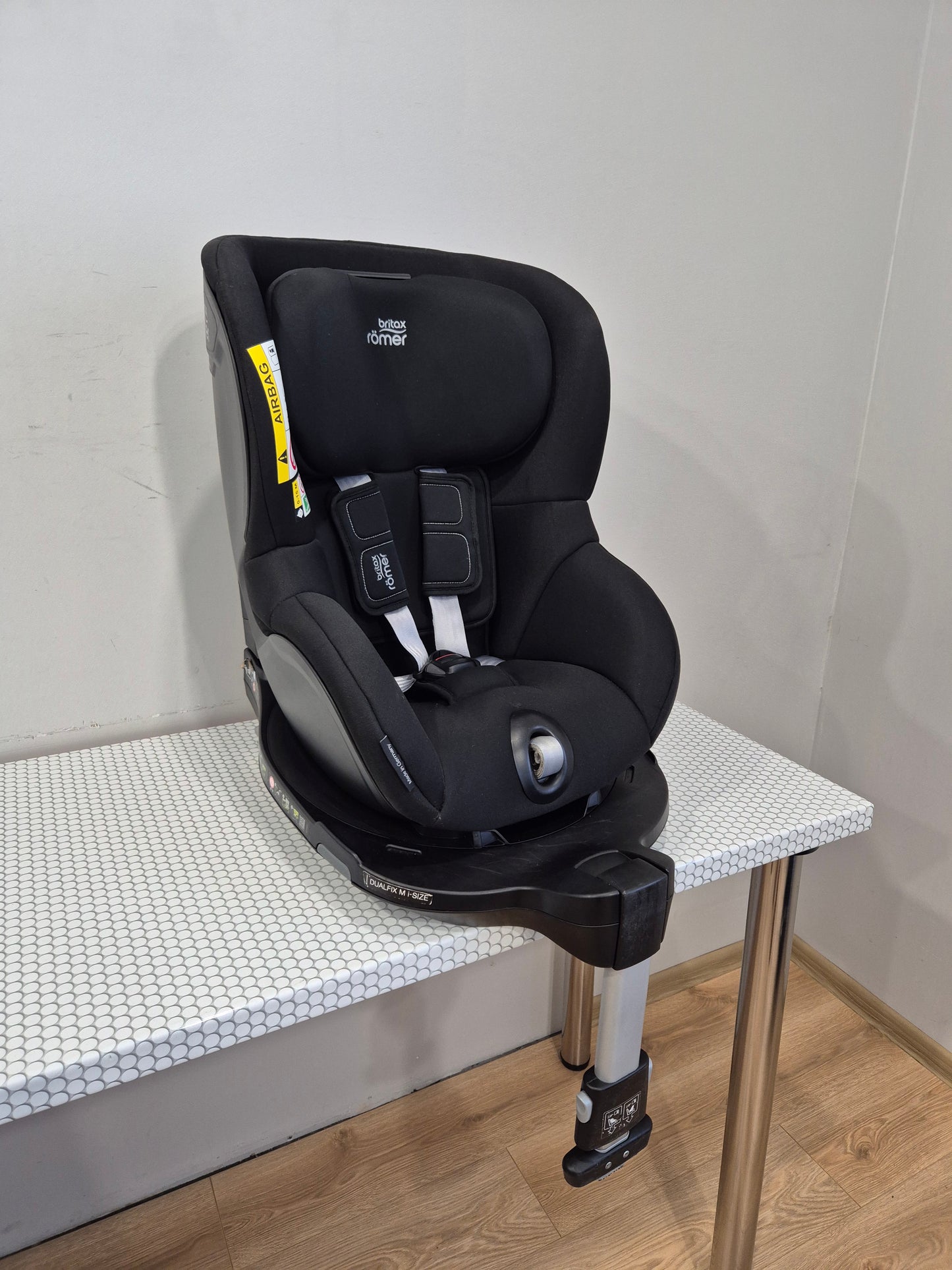 Britax Romer DualFix M i-Size 0-18kg.