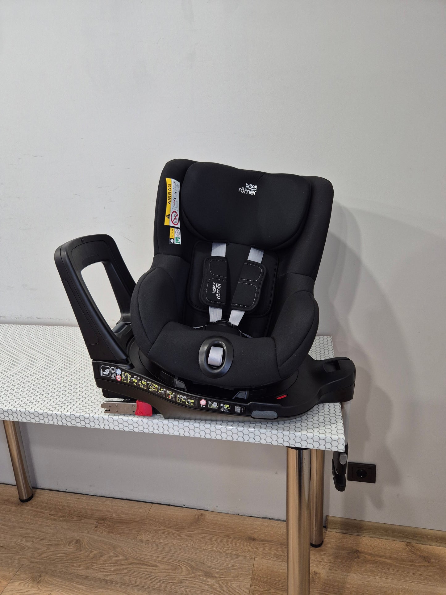 Britax Romer DualFix M i-Size 0-18kg.