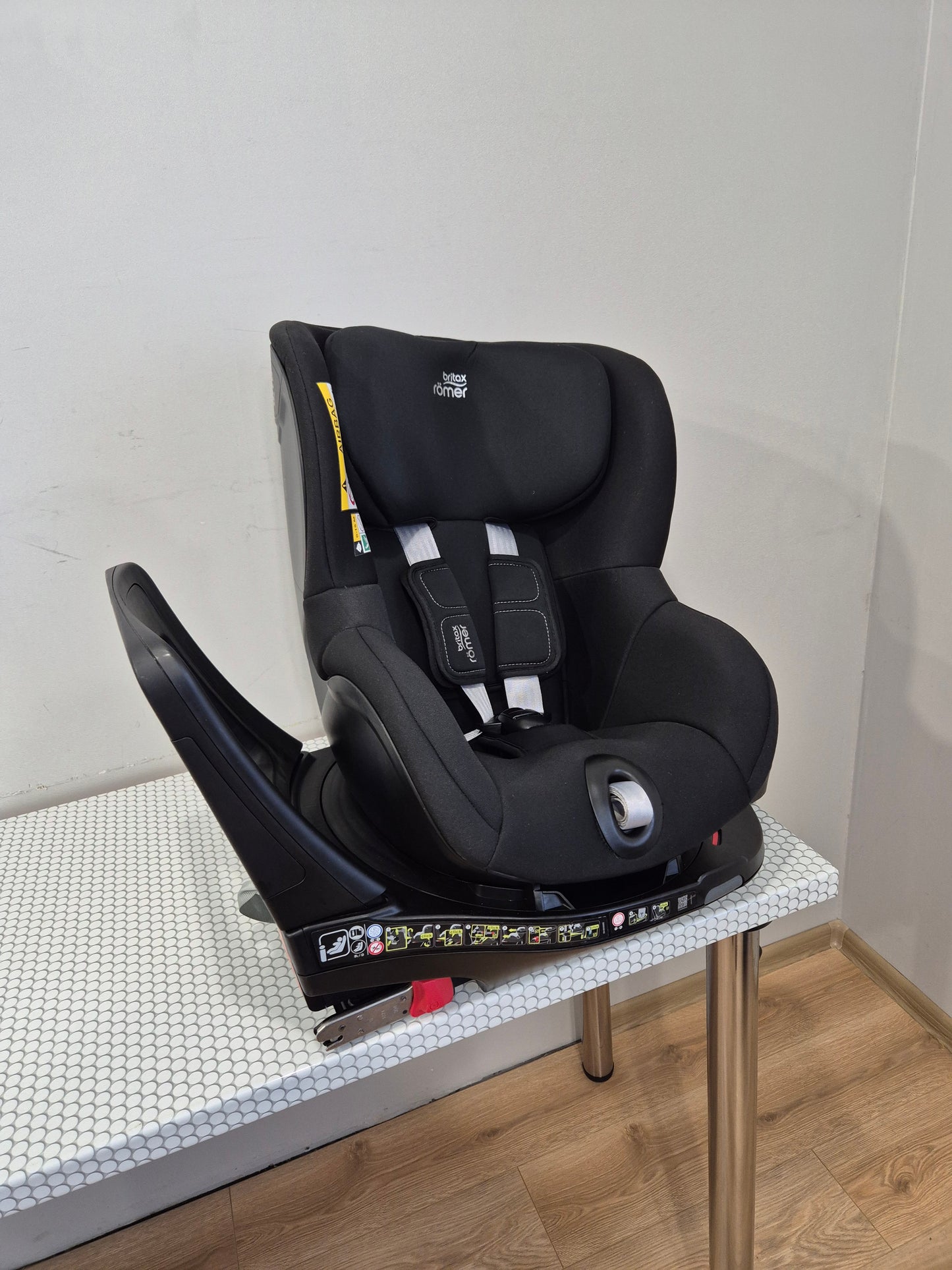 Britax Romer DualFix M i-Size 0-18kg.