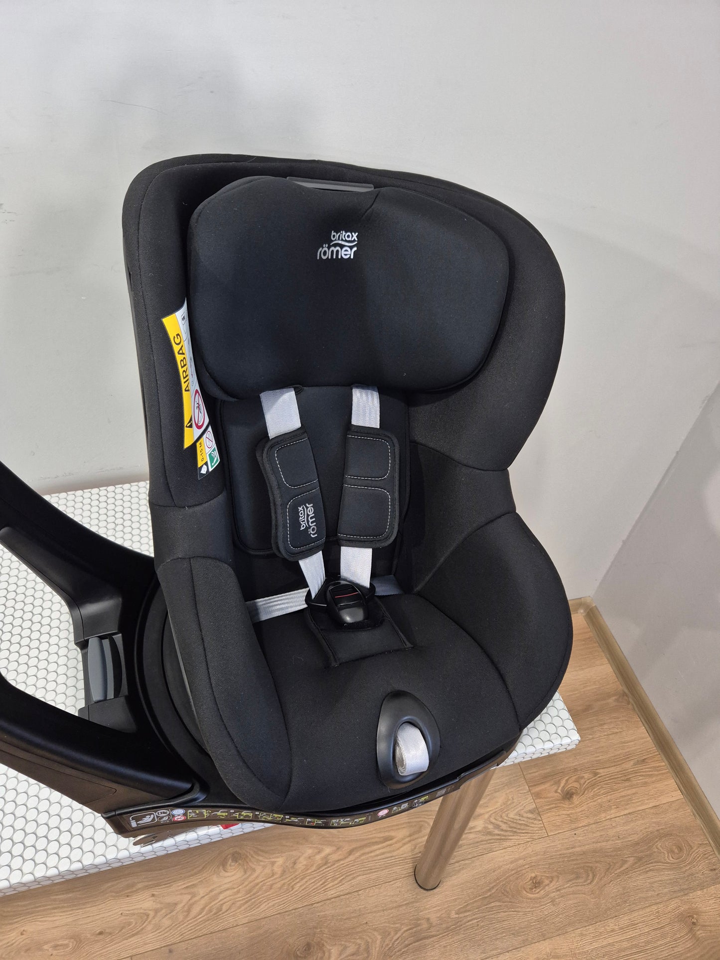 Britax Romer DualFix M i-Size 0-18kg.
