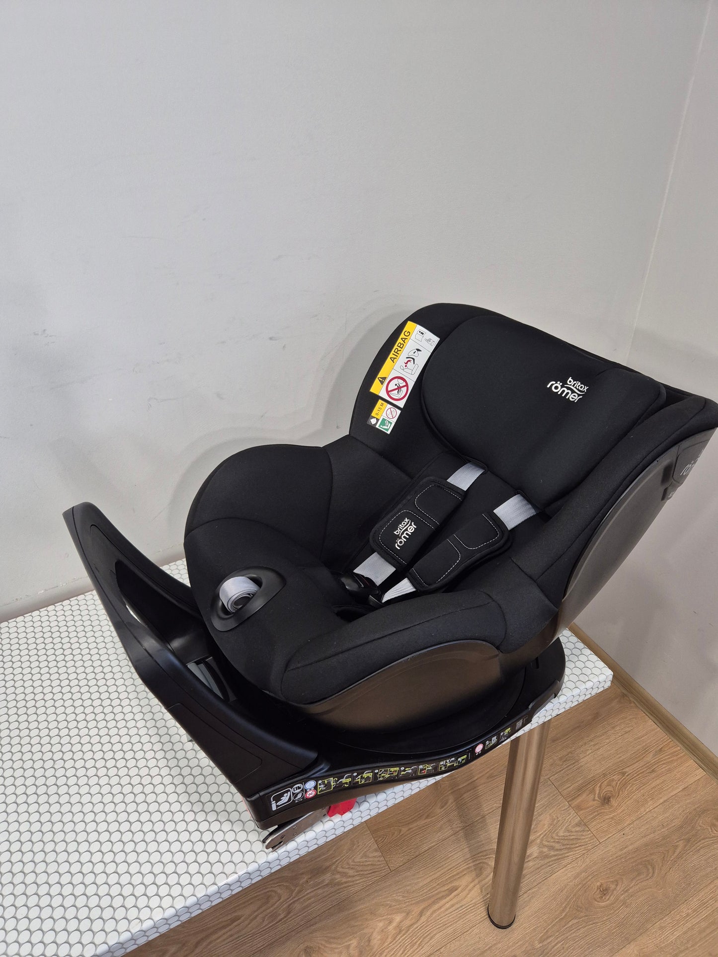 Britax Romer DualFix M i-Size 0-18kg.