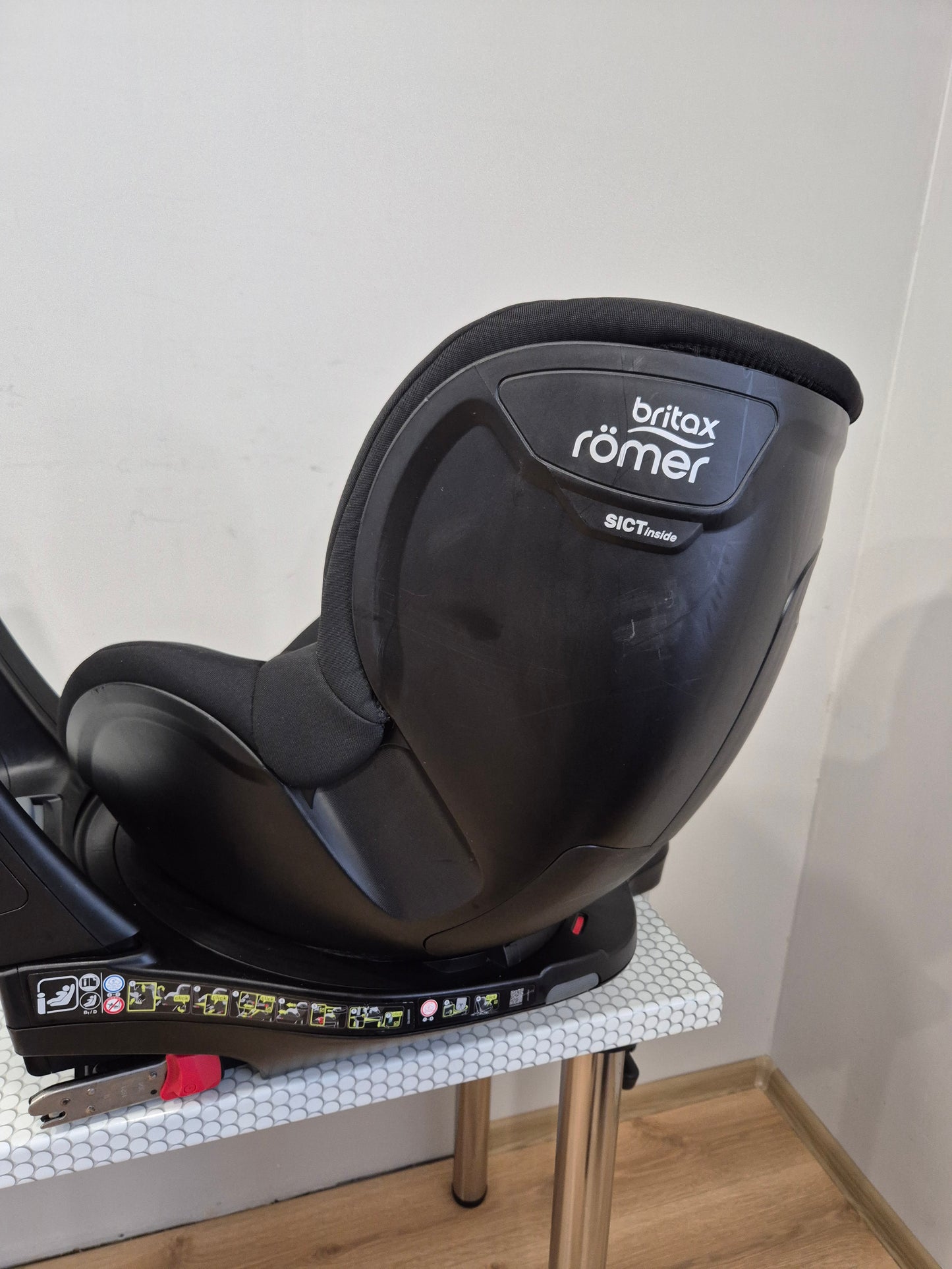 Britax Romer DualFix M i-Size 0-18kg.