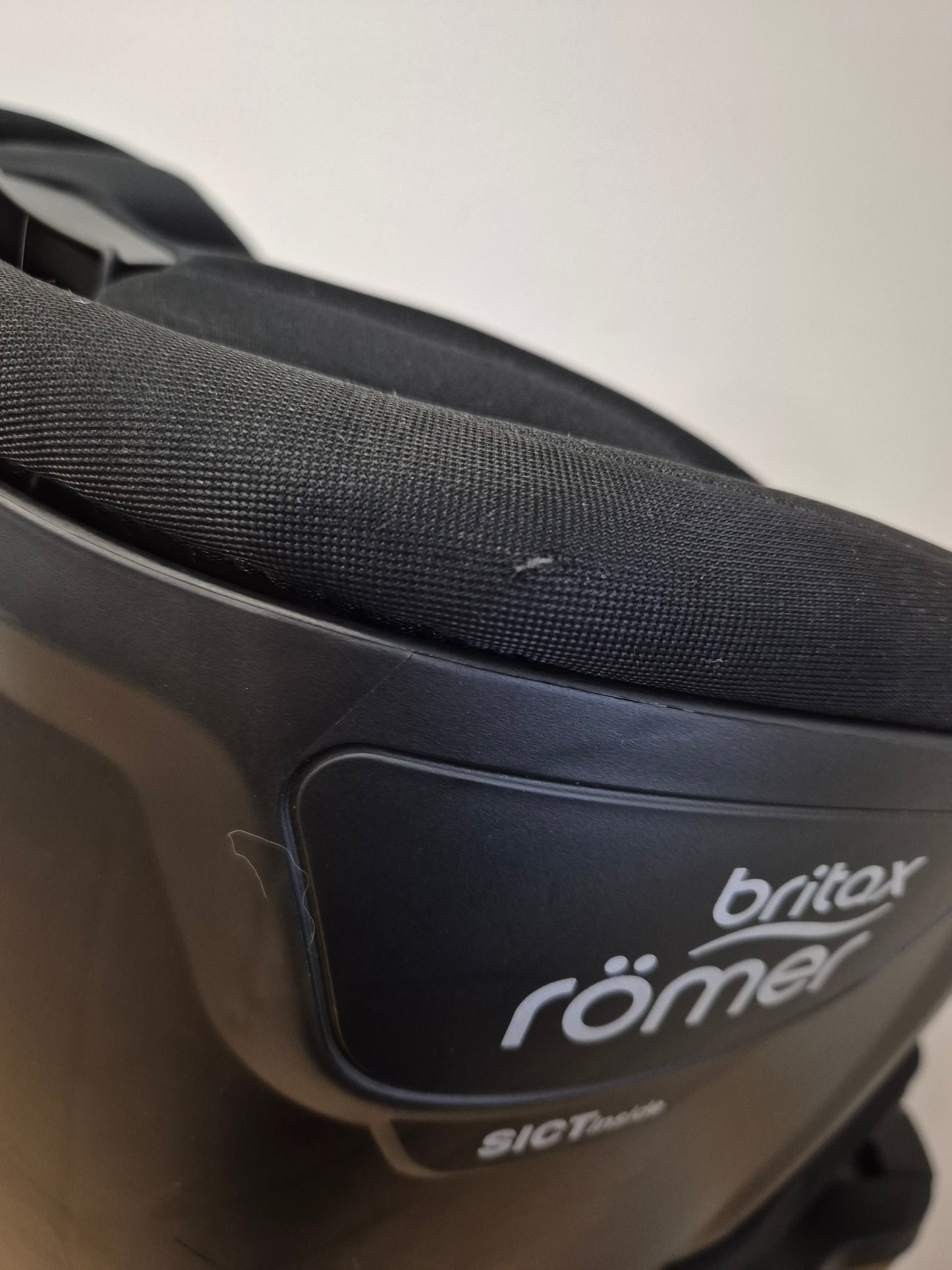 Britax Romer DualFix M i-Size 0-18kg.