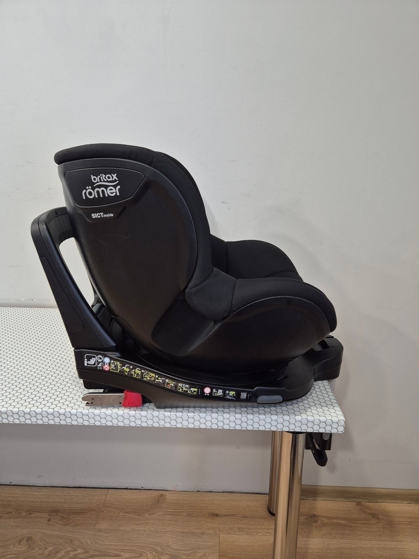 Britax Romer DualFix M i-Size 0-18kg.