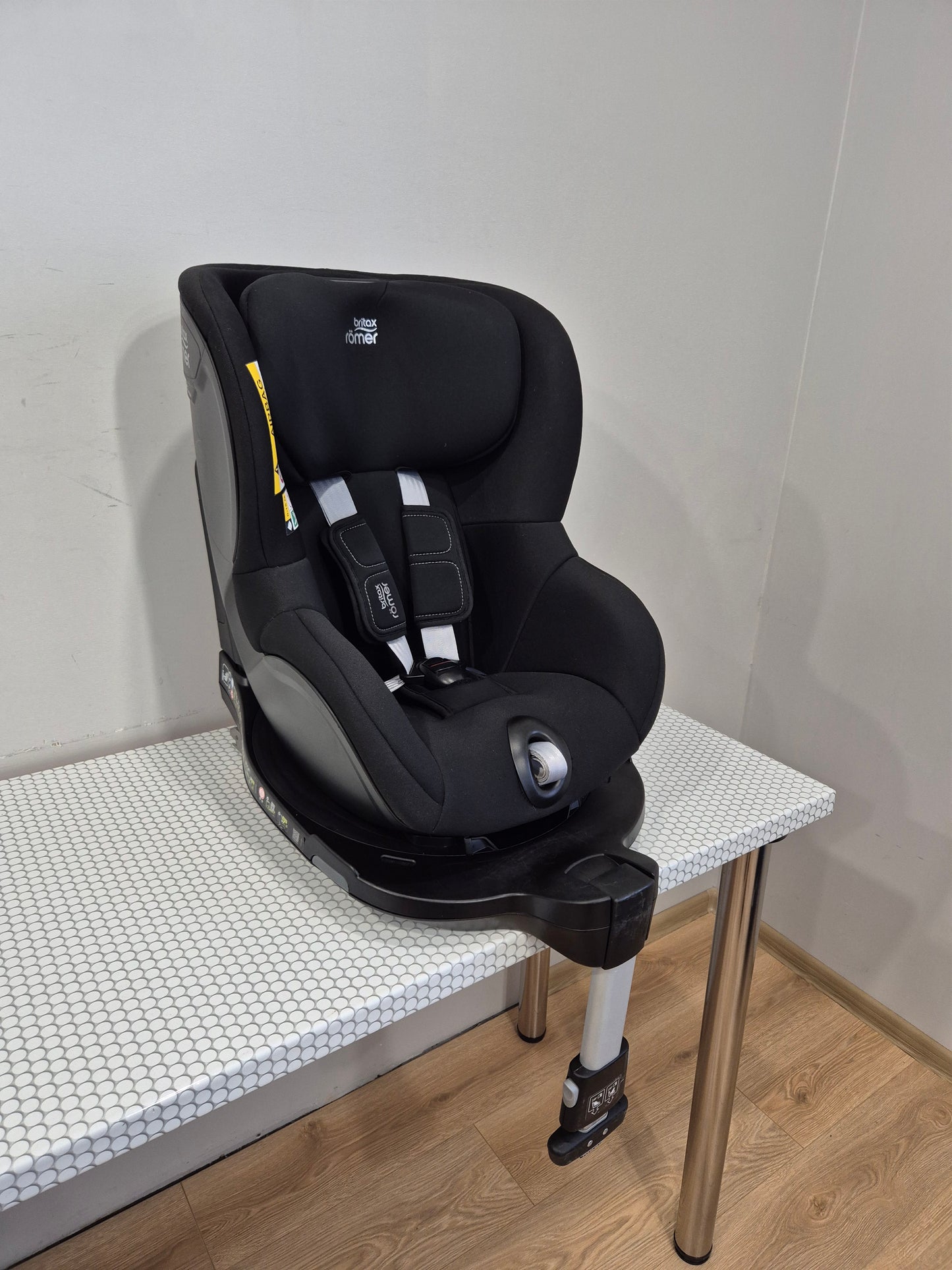 Britax Romer DualFix M i-Size 0-18kg.