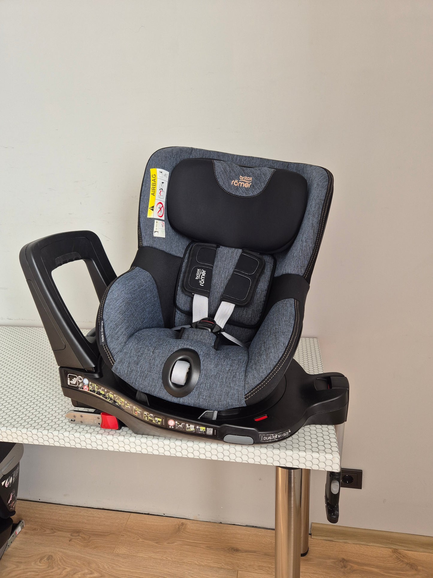 Britax Romer DualFix M i-Size 0-18kg