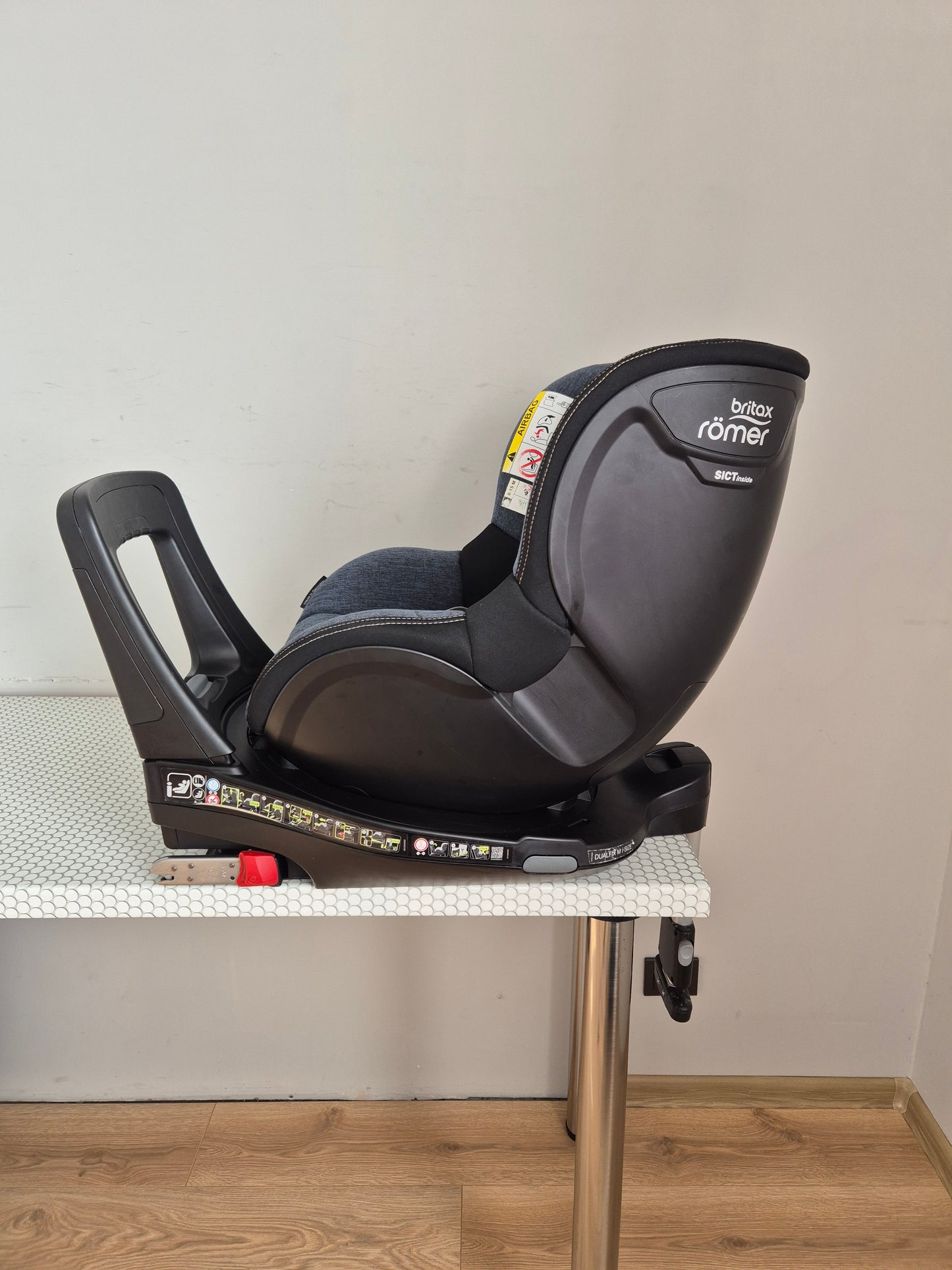 Britax Romer DualFix M i-Size 0-18kg