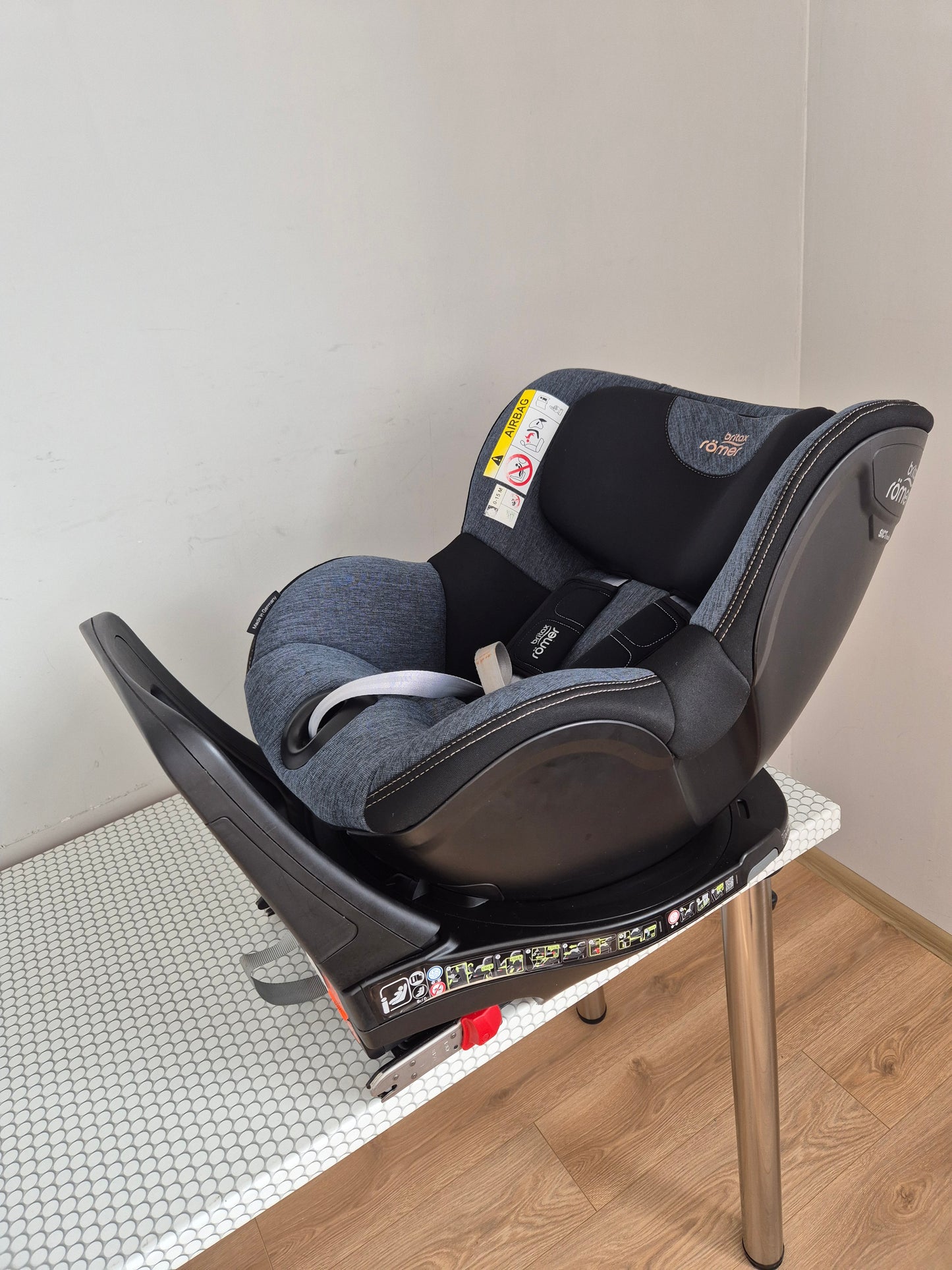 Britax Romer DualFix M i-Size 0-18kg