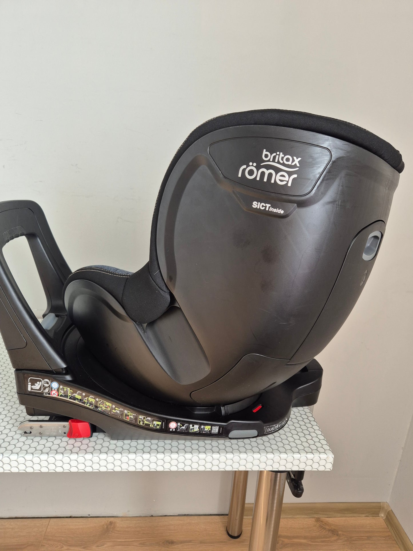 Britax Romer DualFix M i-Size 0-18kg